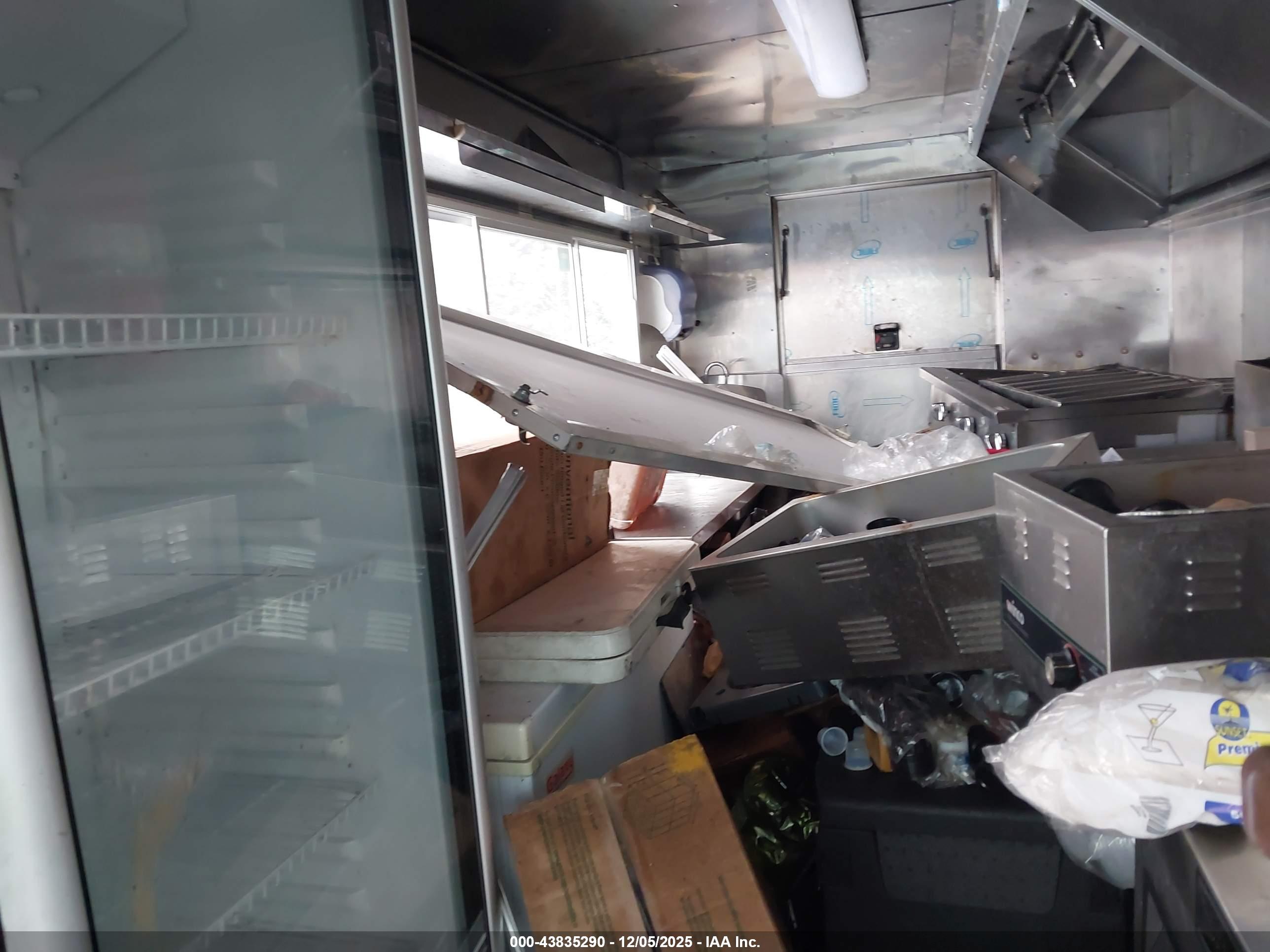 FREIGHTLINER CHASSIS image 7