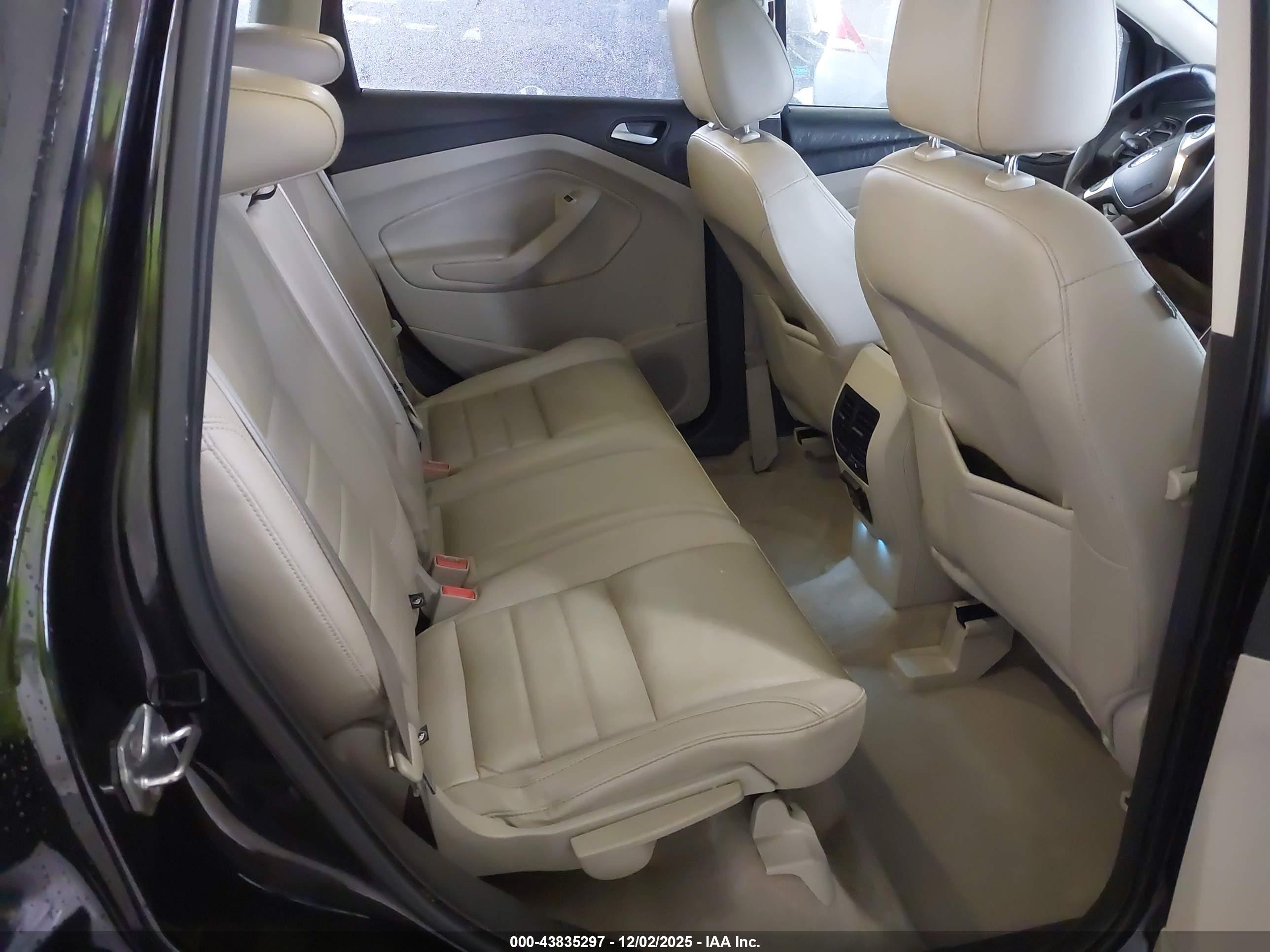 FORD ESCAPE image 8