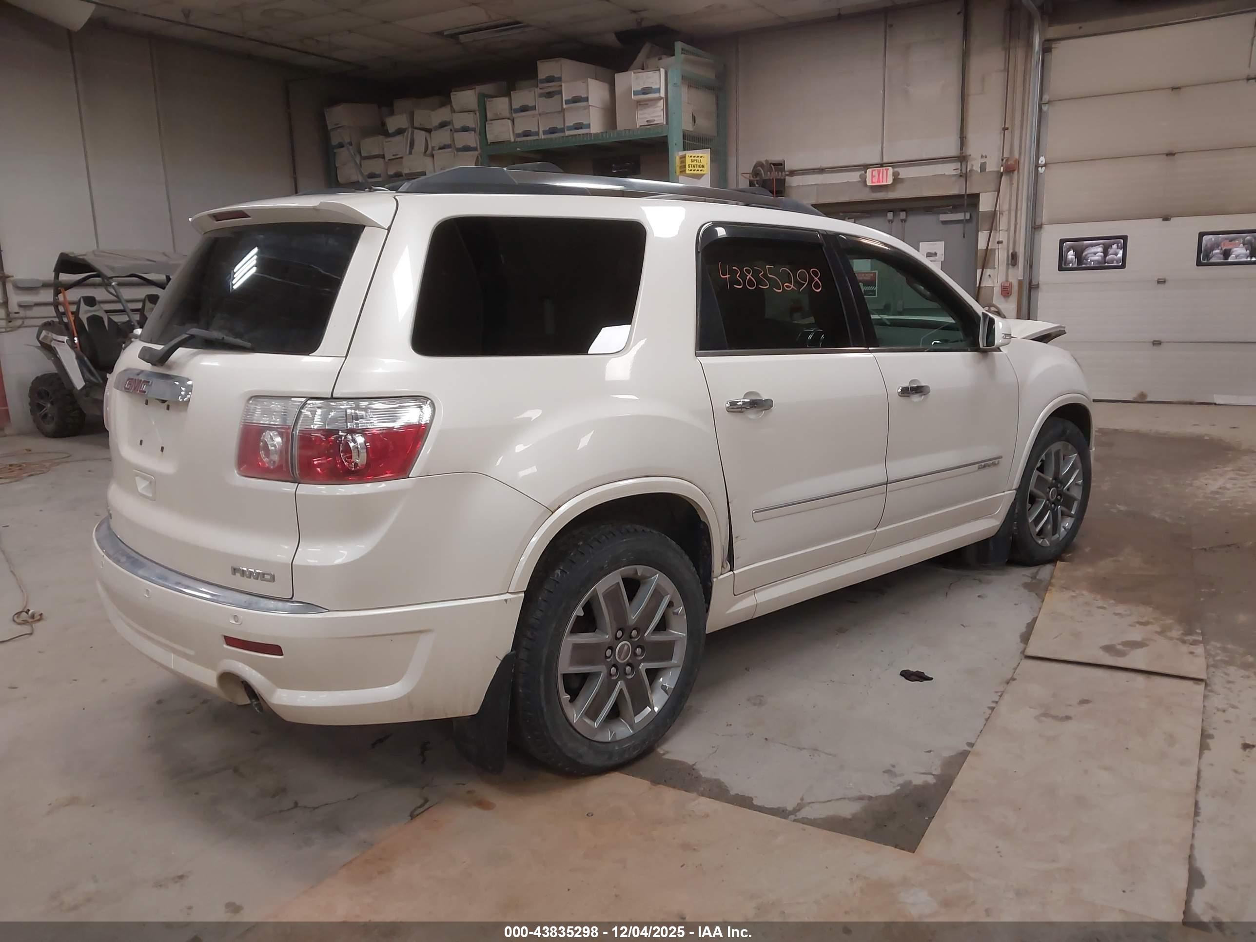 GMC ACADIA image 4