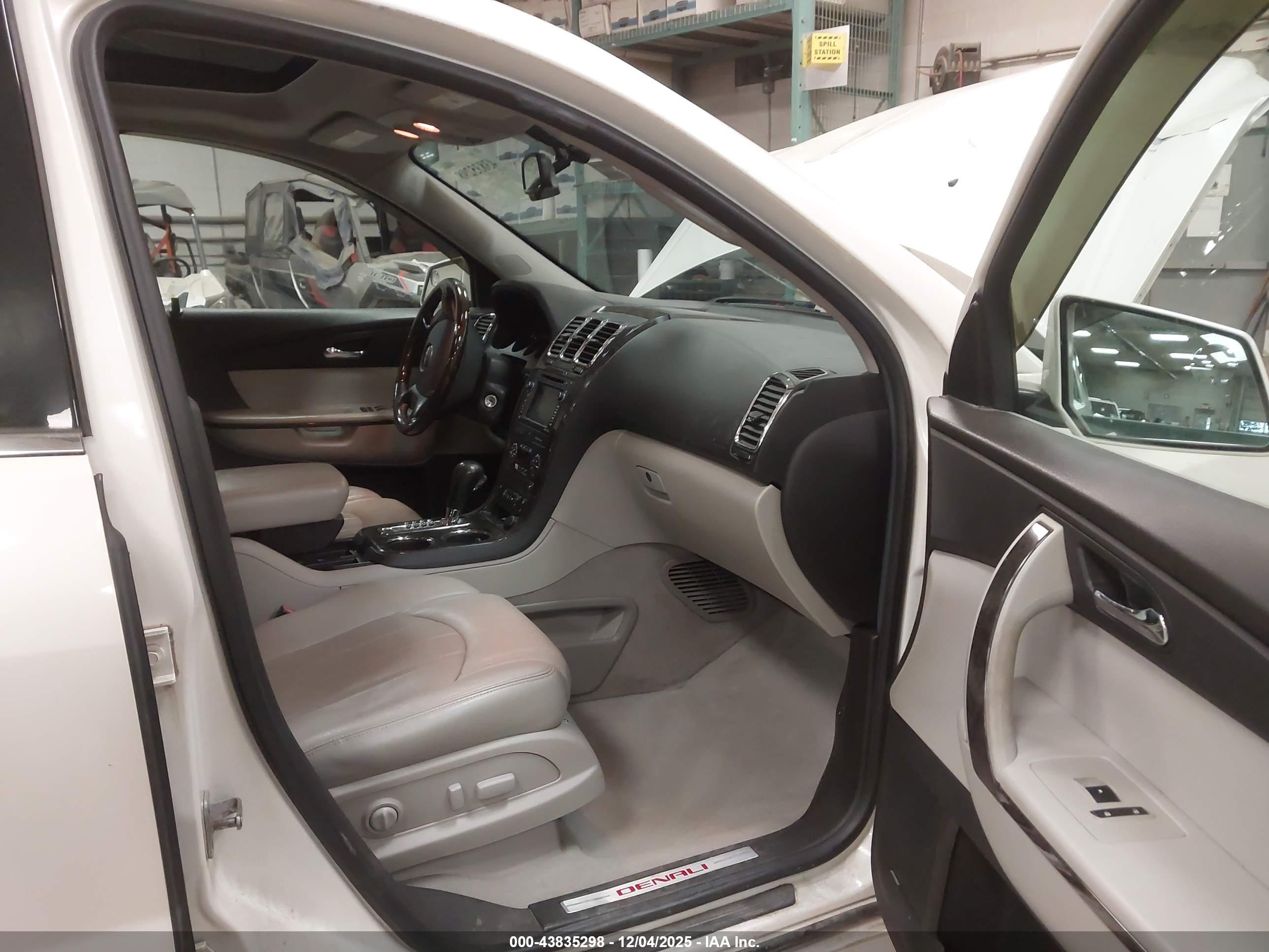 GMC ACADIA image 5