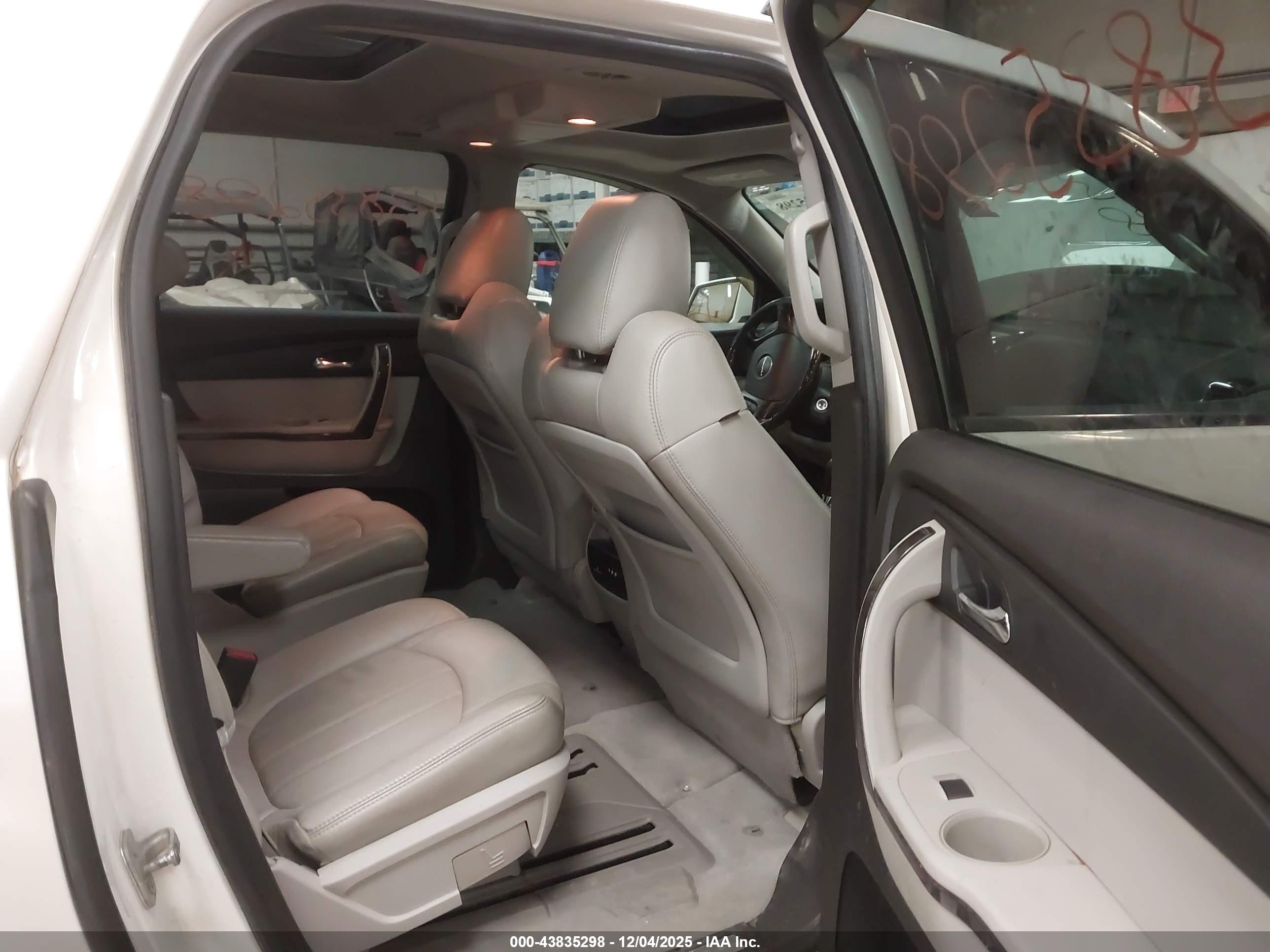 GMC ACADIA image 8