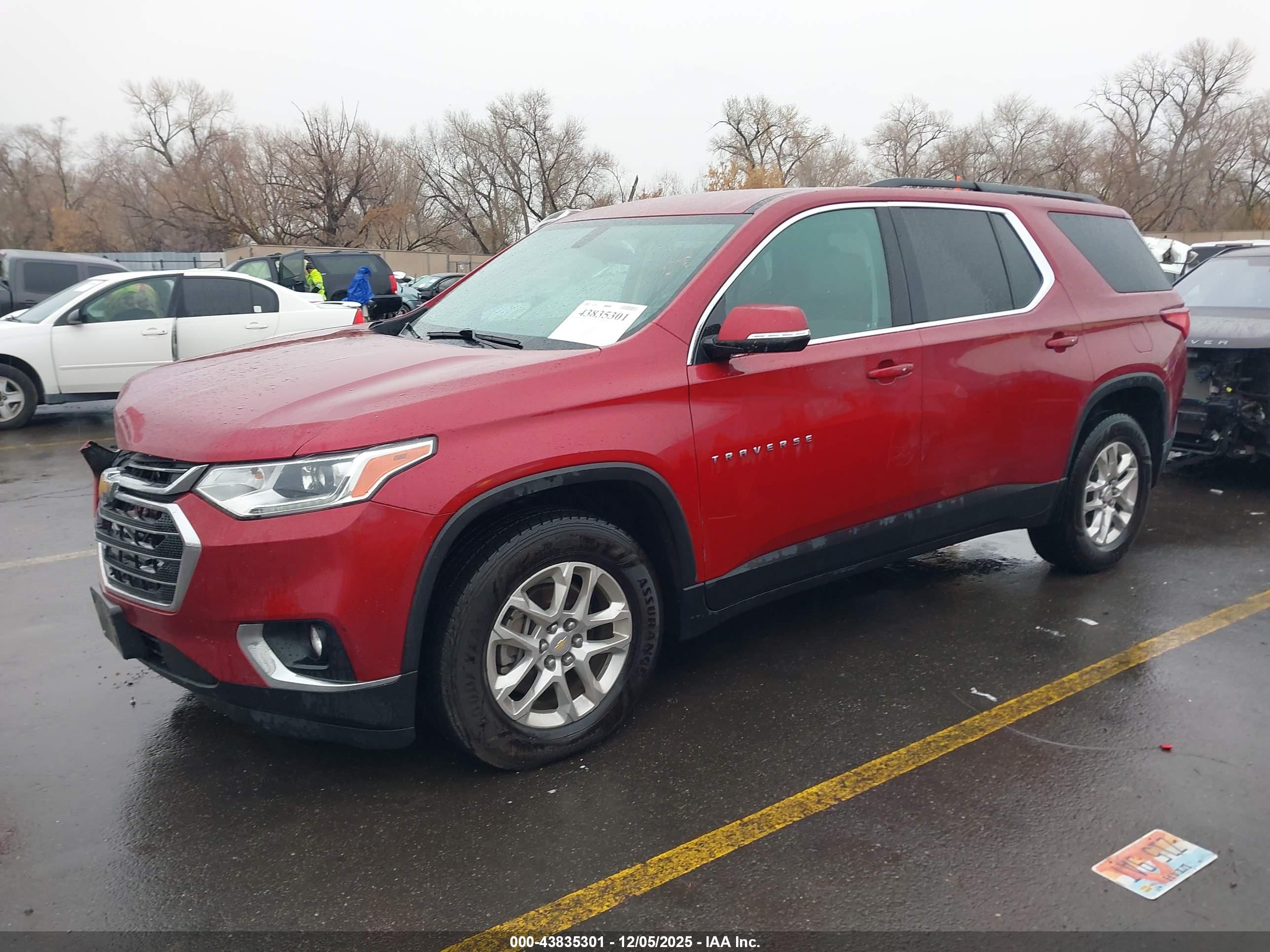 CHEVROLET TRAVERSE image 2