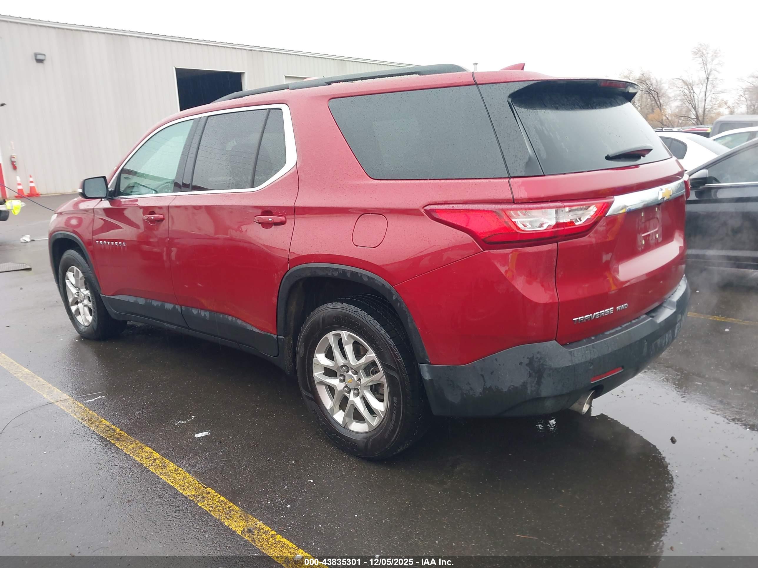 CHEVROLET TRAVERSE image 3