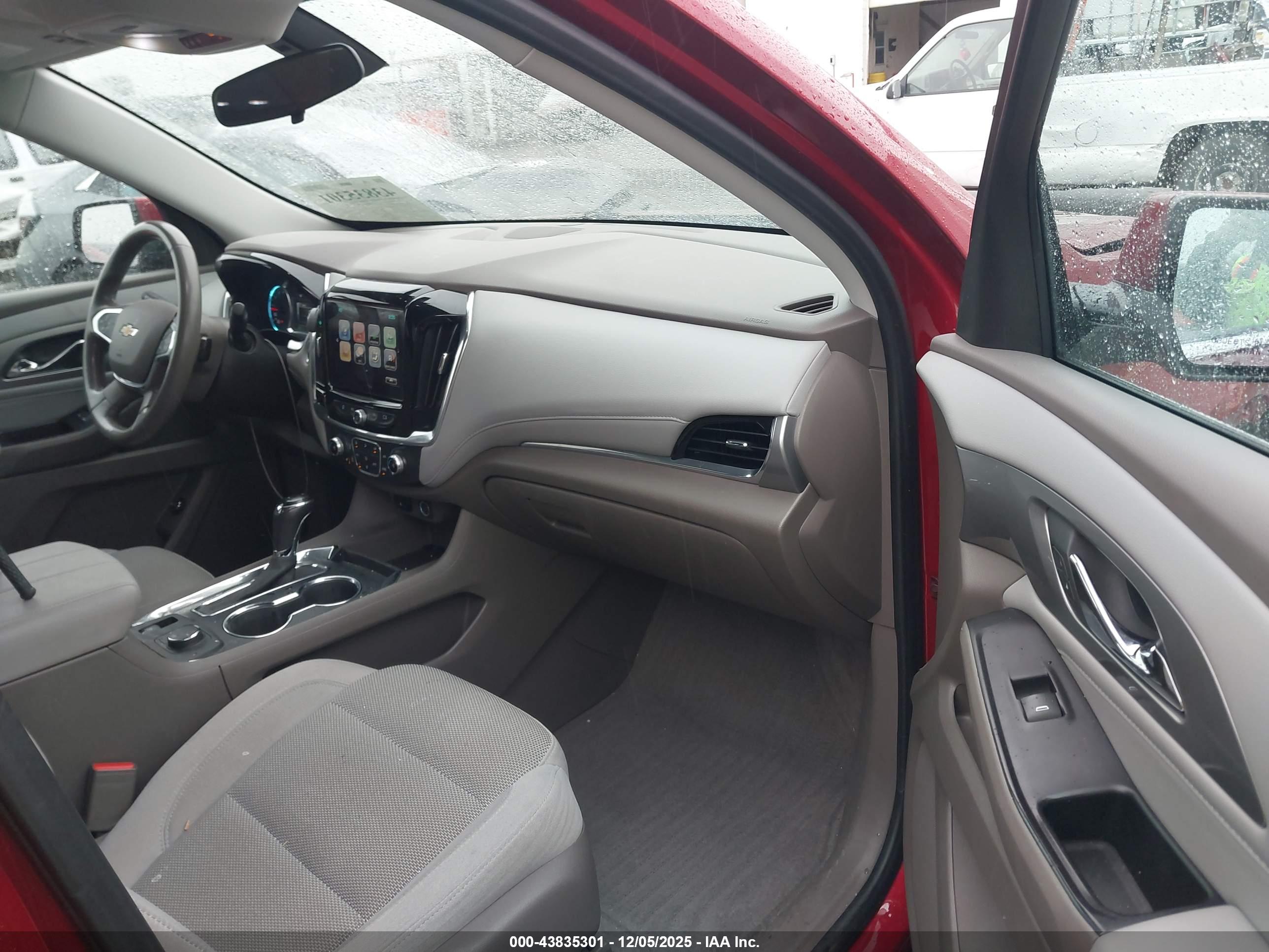 CHEVROLET TRAVERSE image 5
