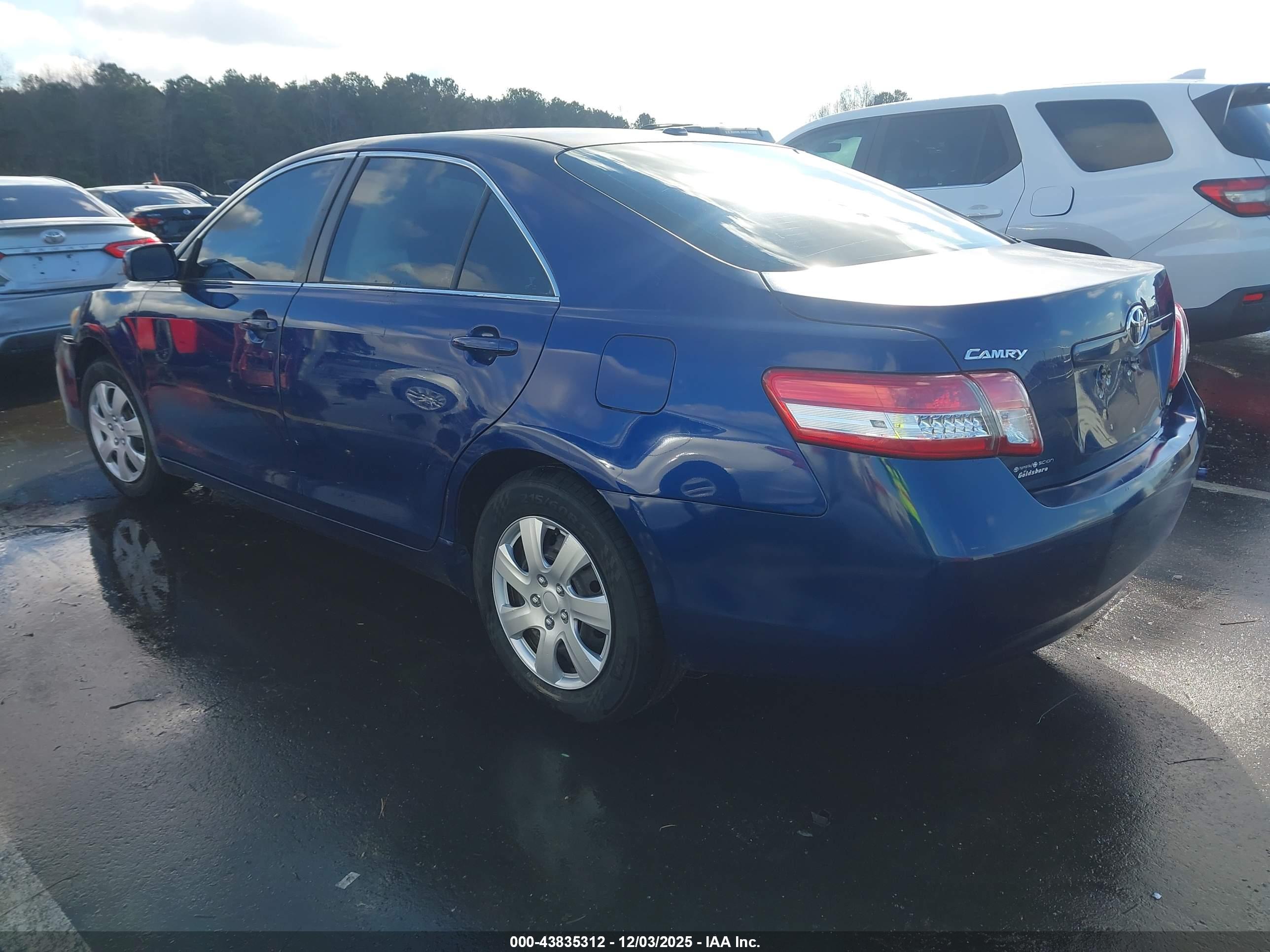 TOYOTA CAMRY image 3