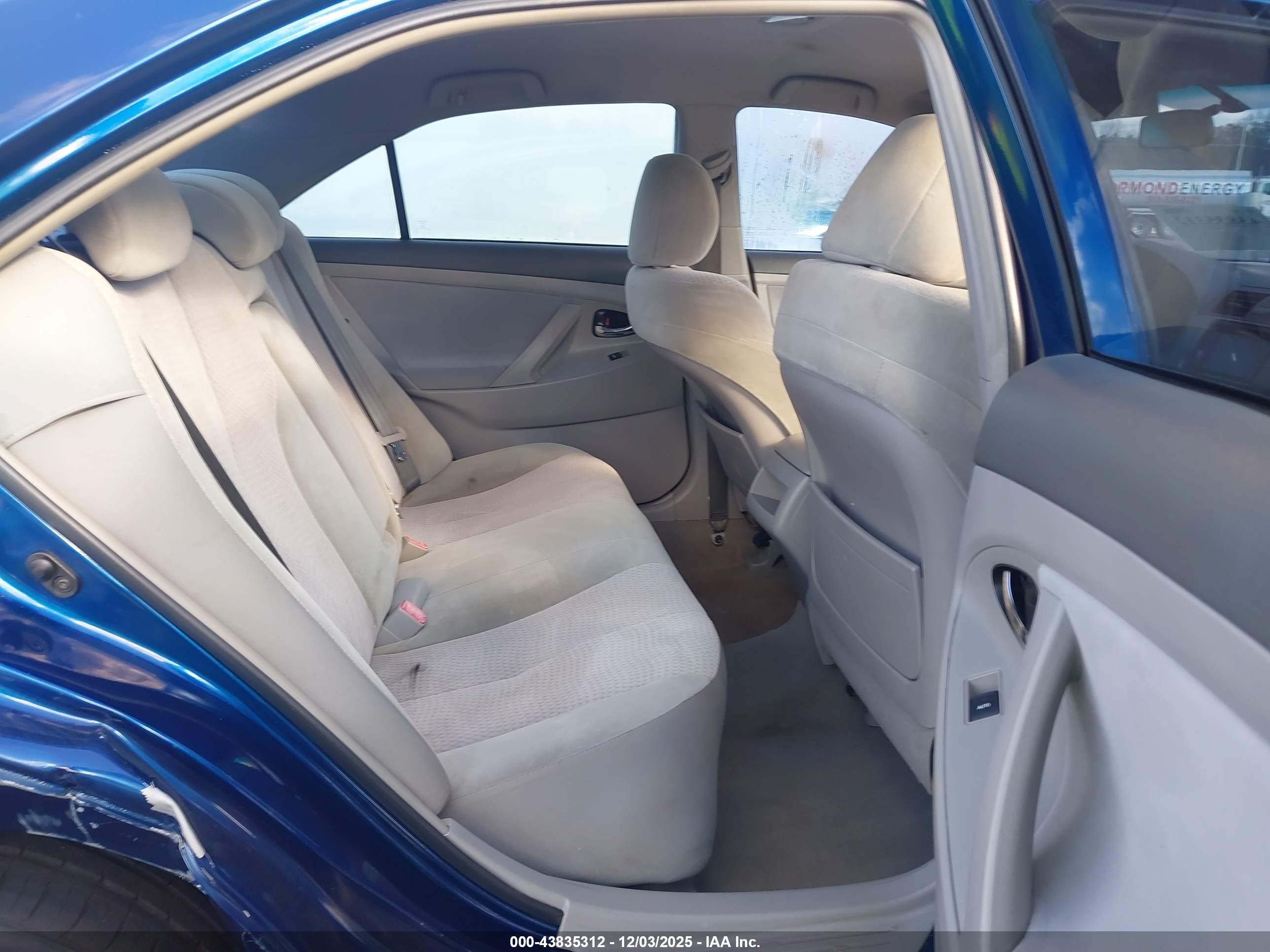 TOYOTA CAMRY image 8