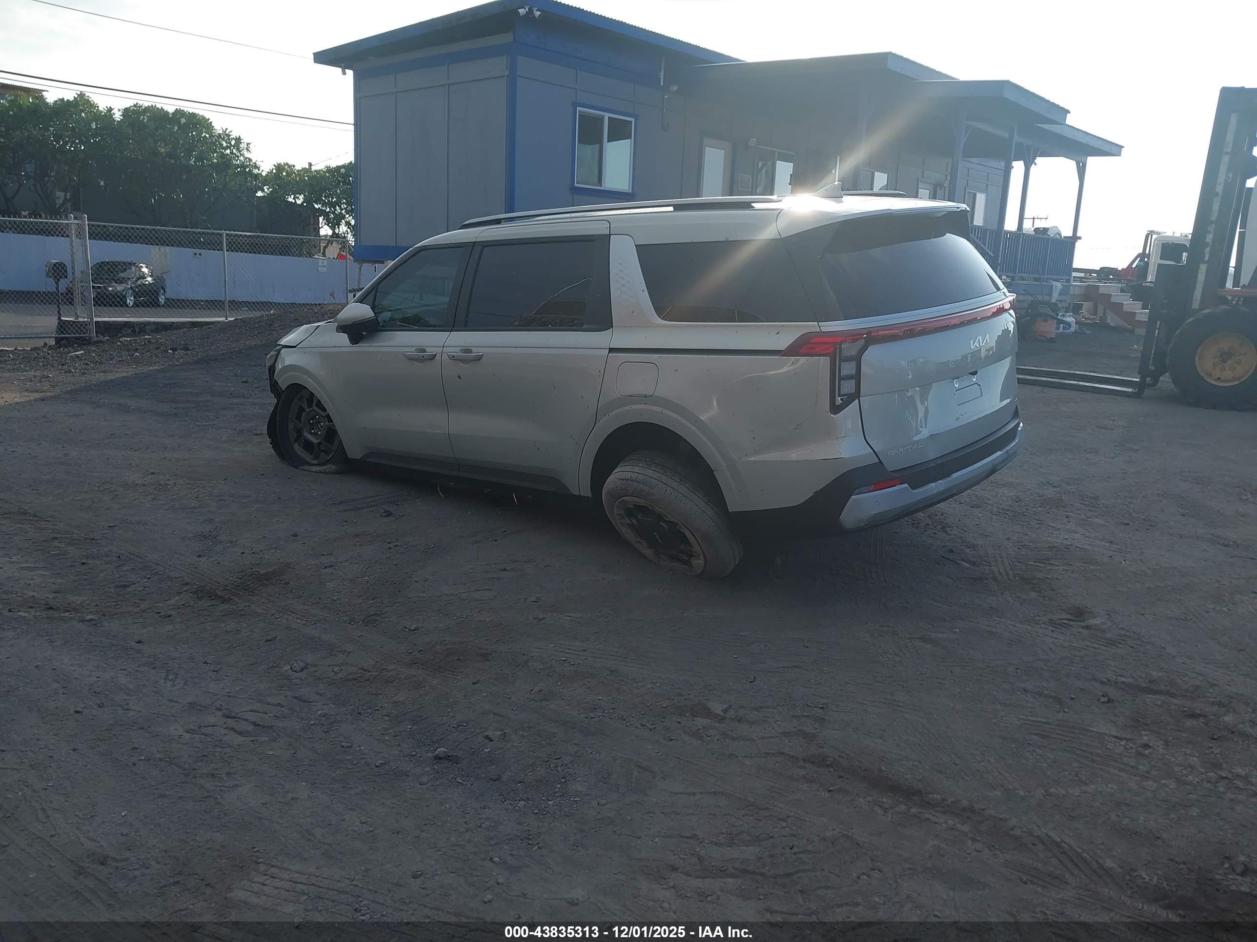 KIA CARNIVAL image 3