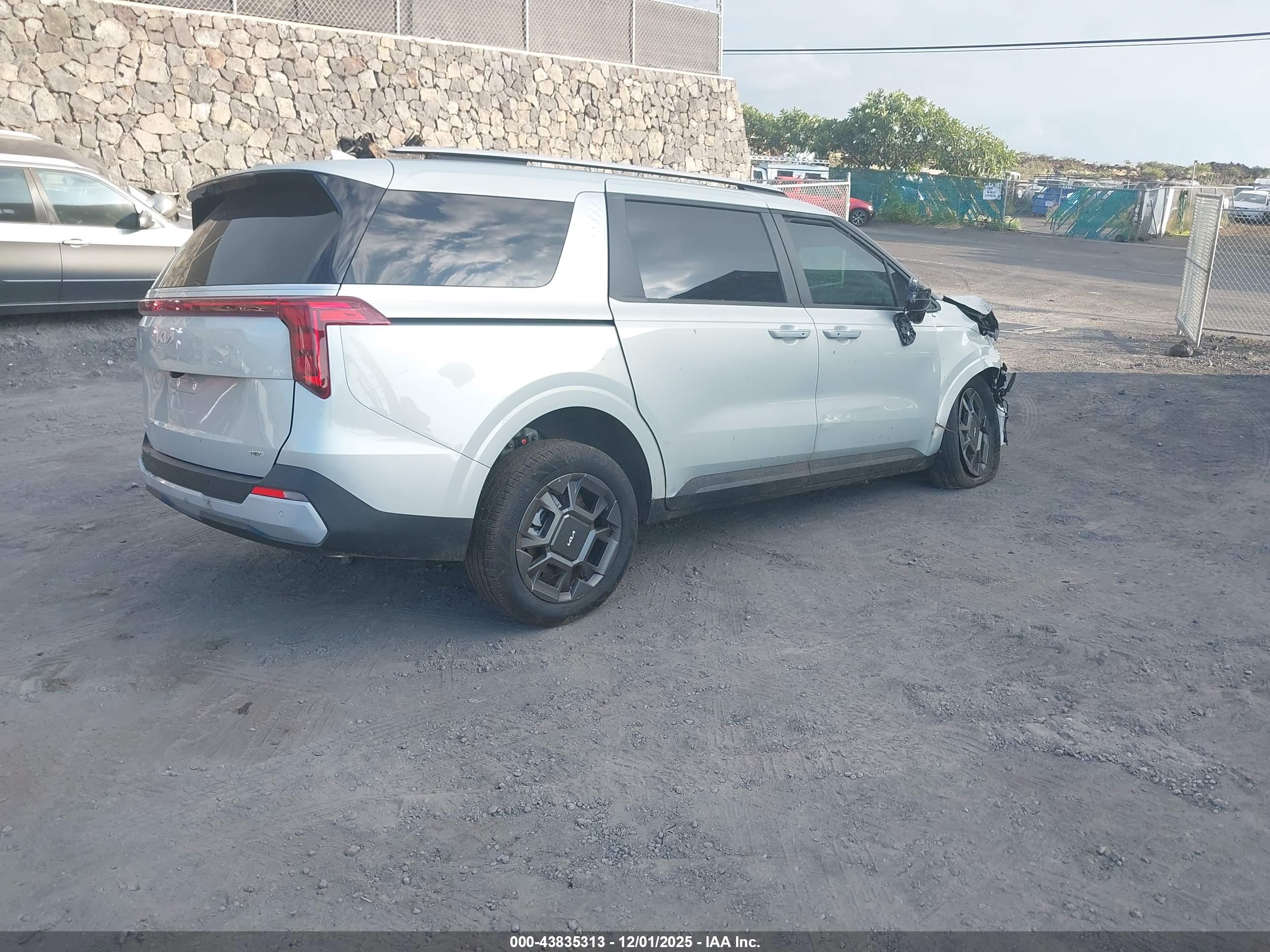 KIA CARNIVAL image 4
