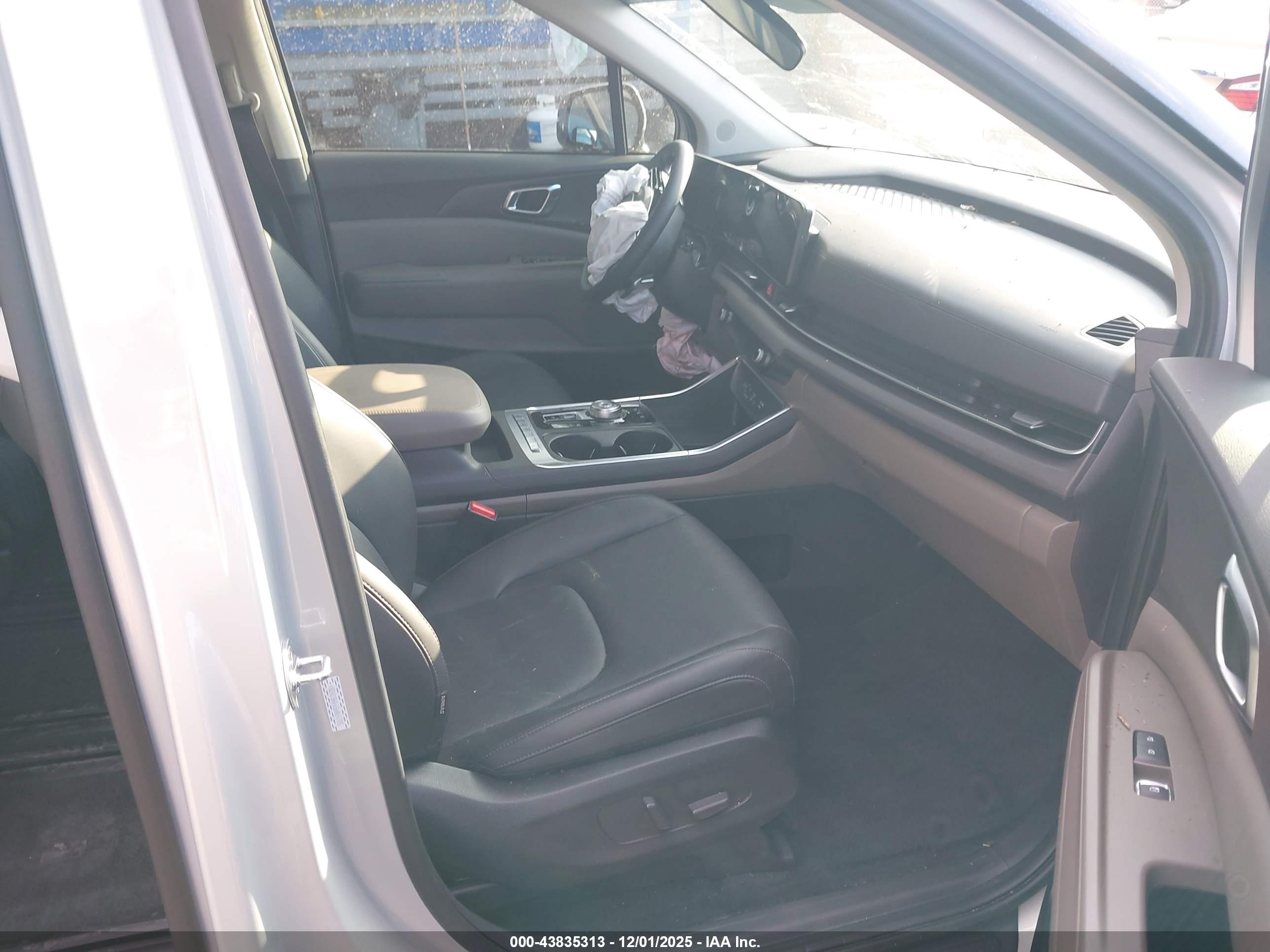 KIA CARNIVAL image 5