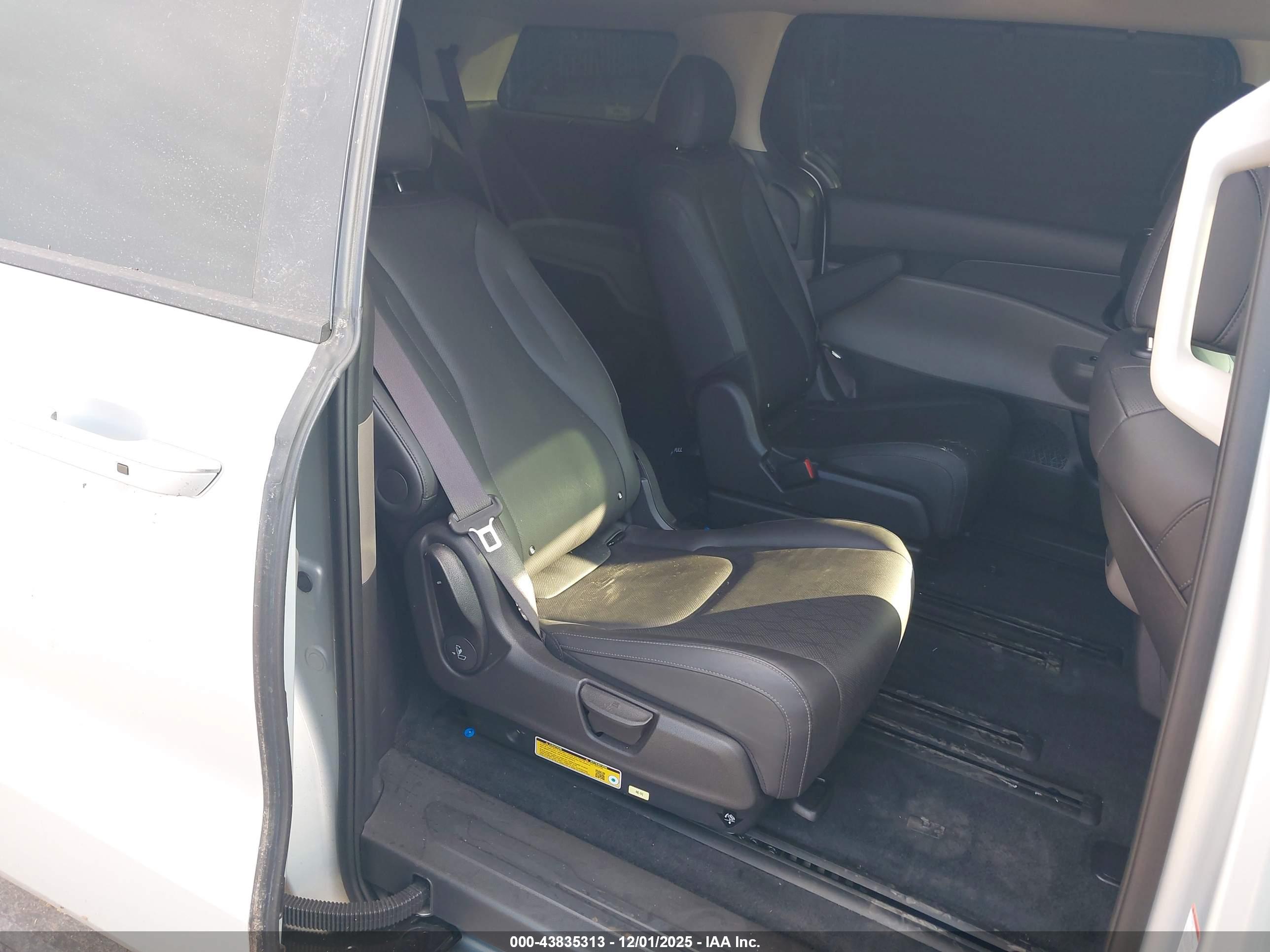 KIA CARNIVAL image 8