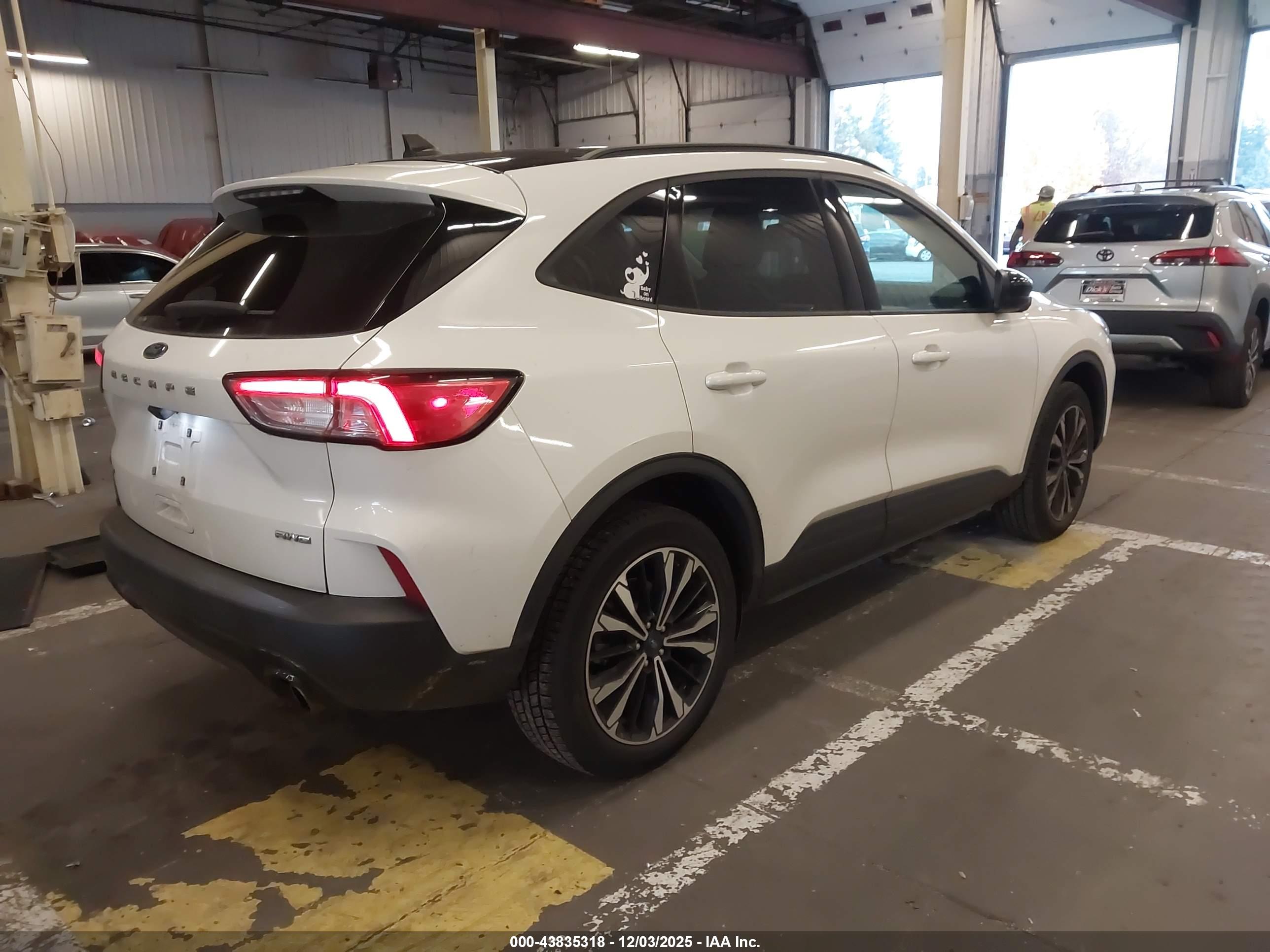 FORD ESCAPE image 4