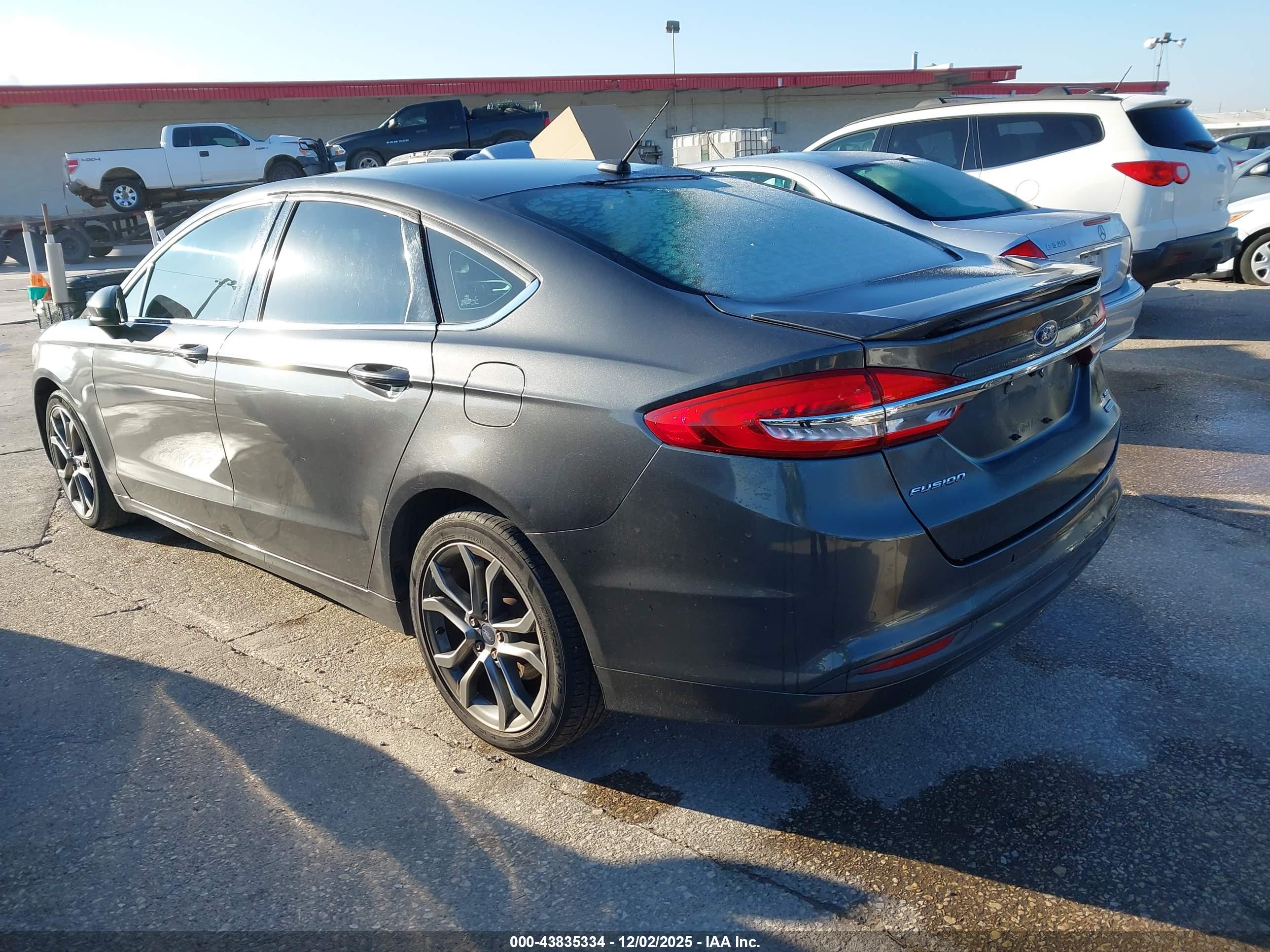 FORD FUSION image 3