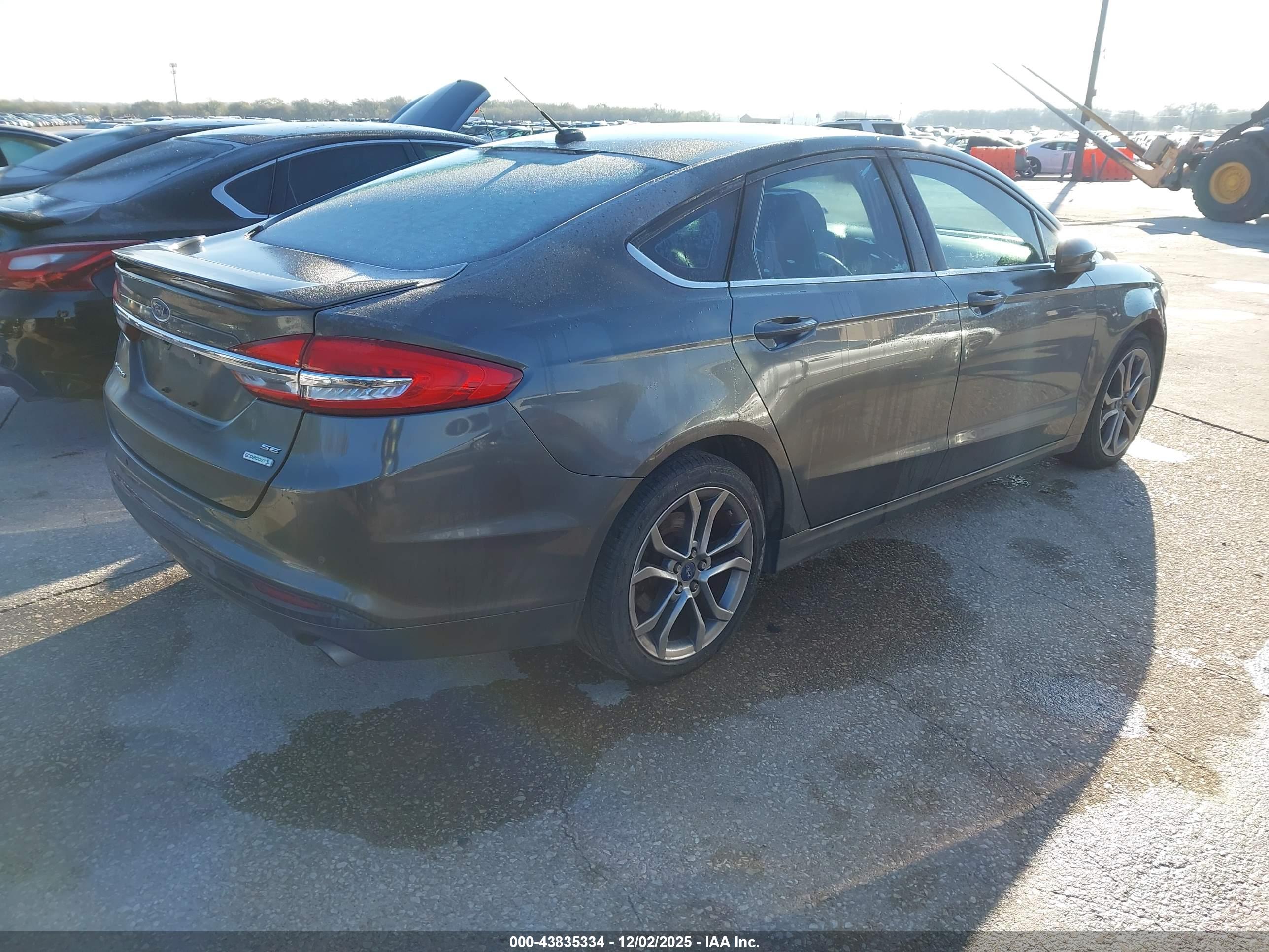 FORD FUSION image 4