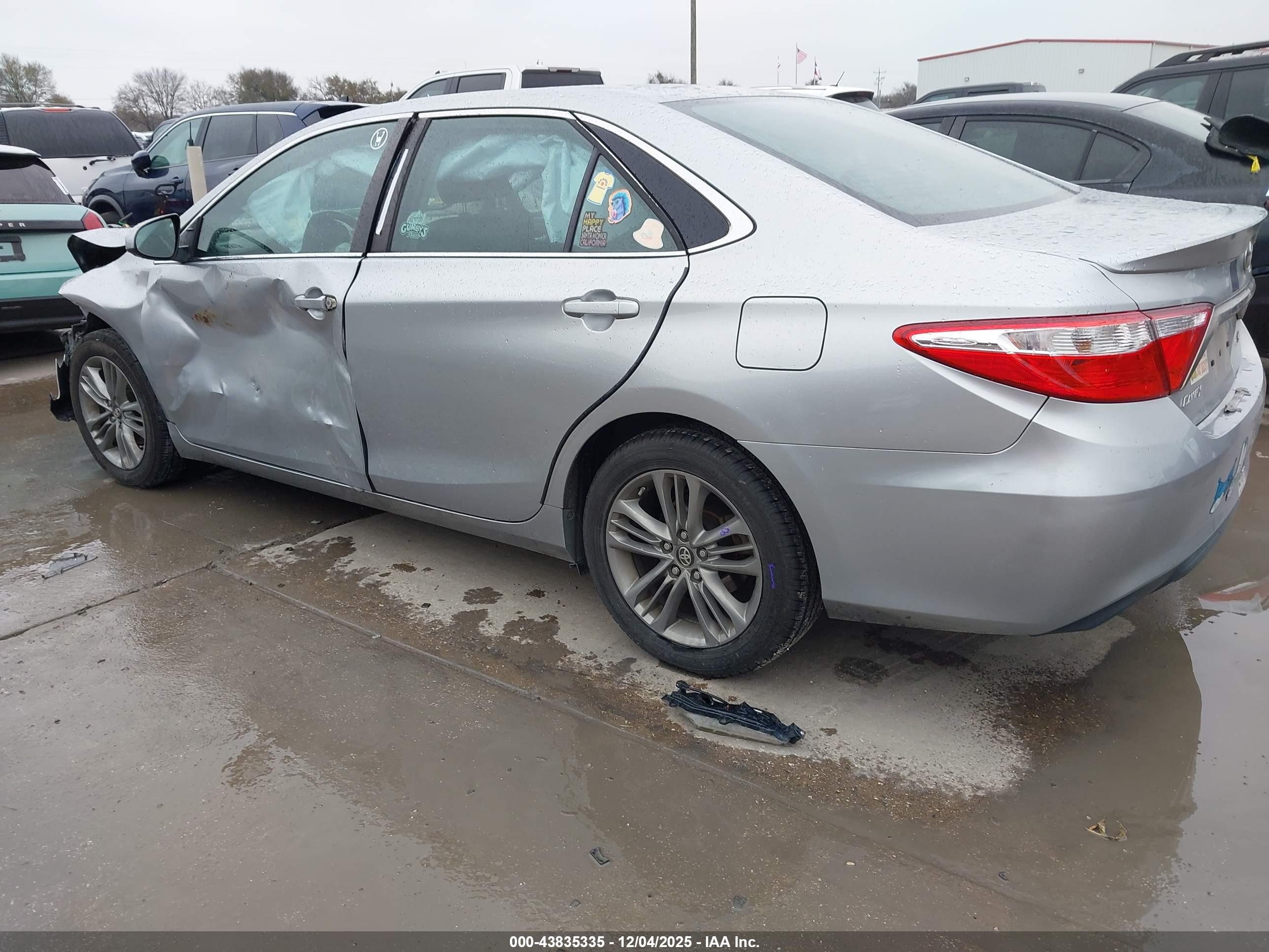TOYOTA CAMRY image 3