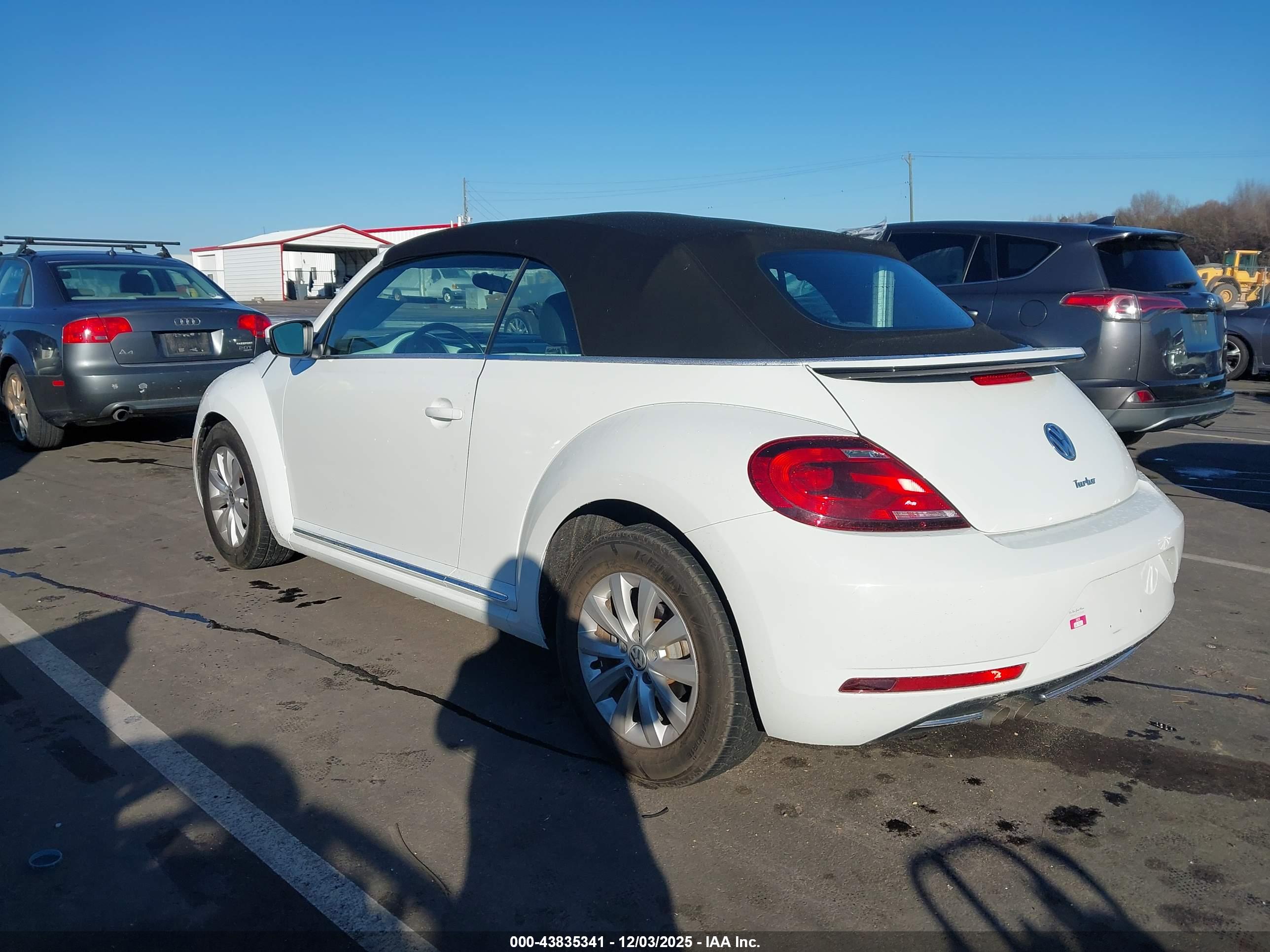 VOLKSWAGEN BEETLE image 3