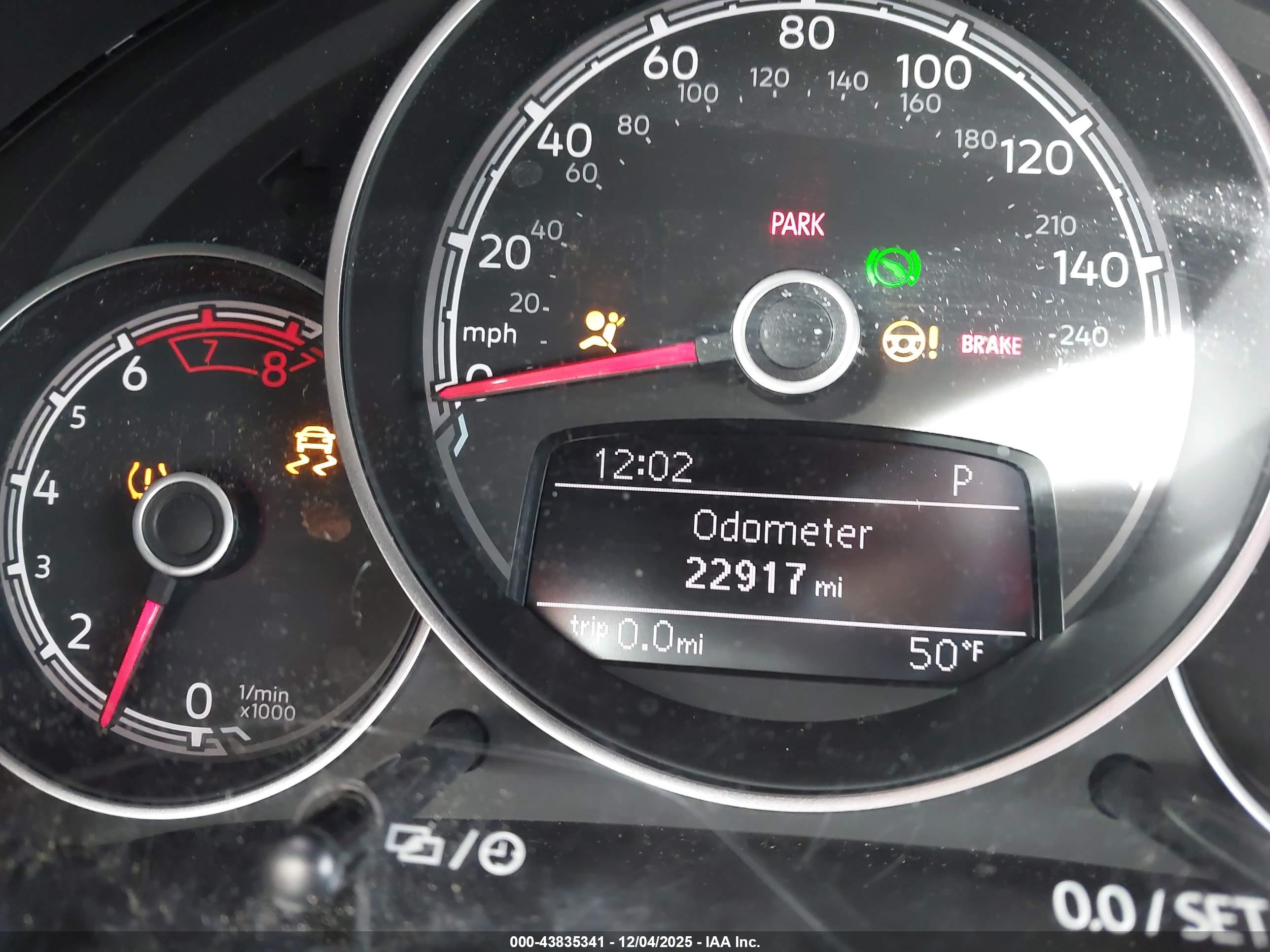 VOLKSWAGEN BEETLE image 7