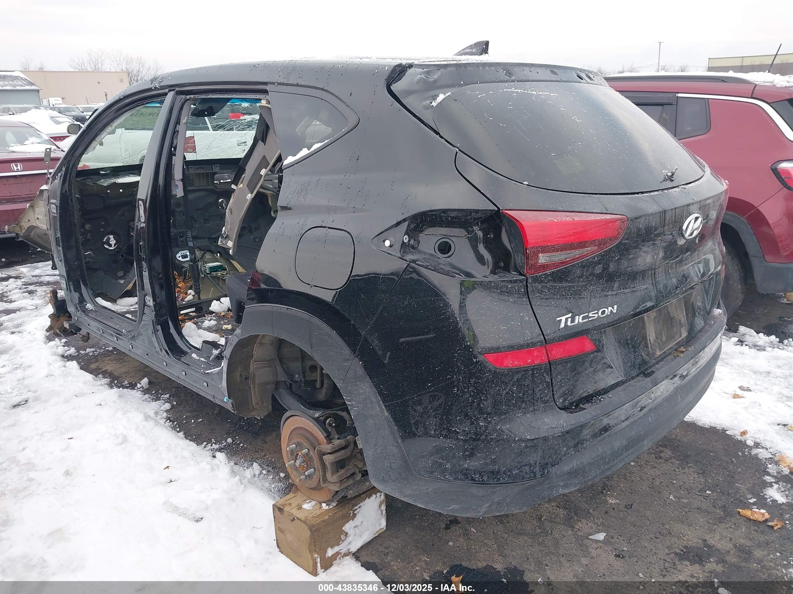 HYUNDAI TUCSON image 3