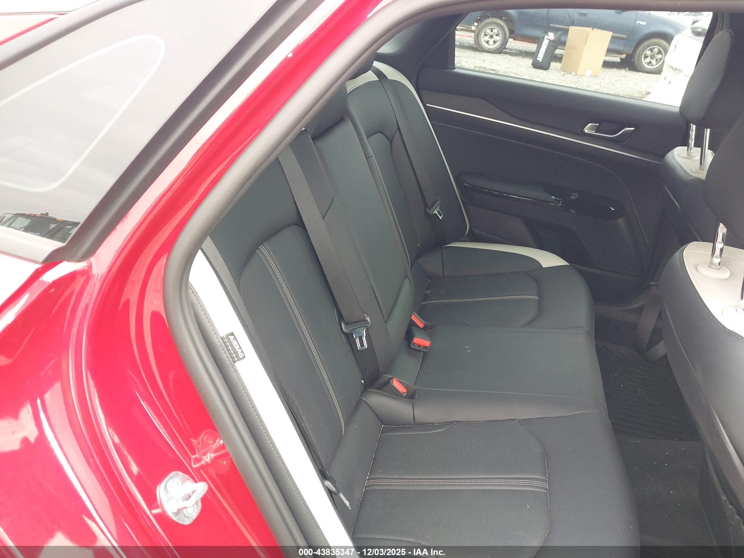 KIA K5 image 8