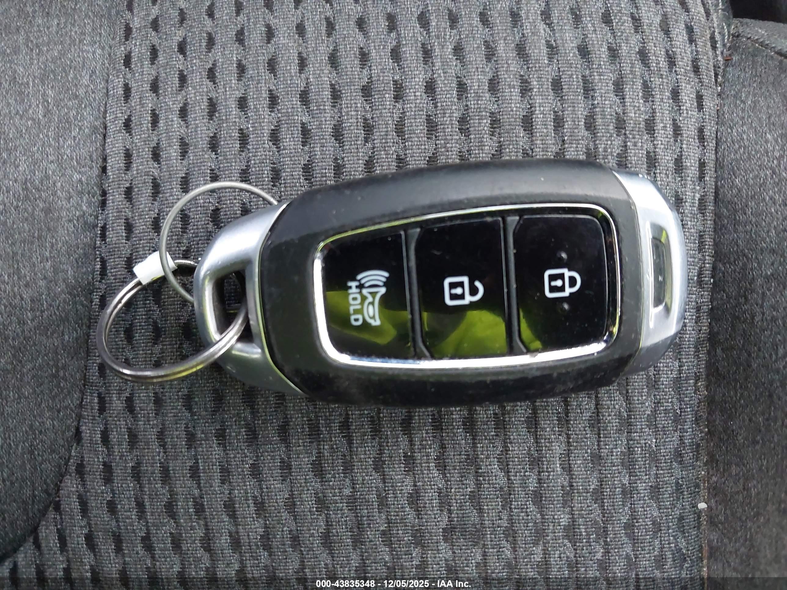 HYUNDAI SANTA image 11