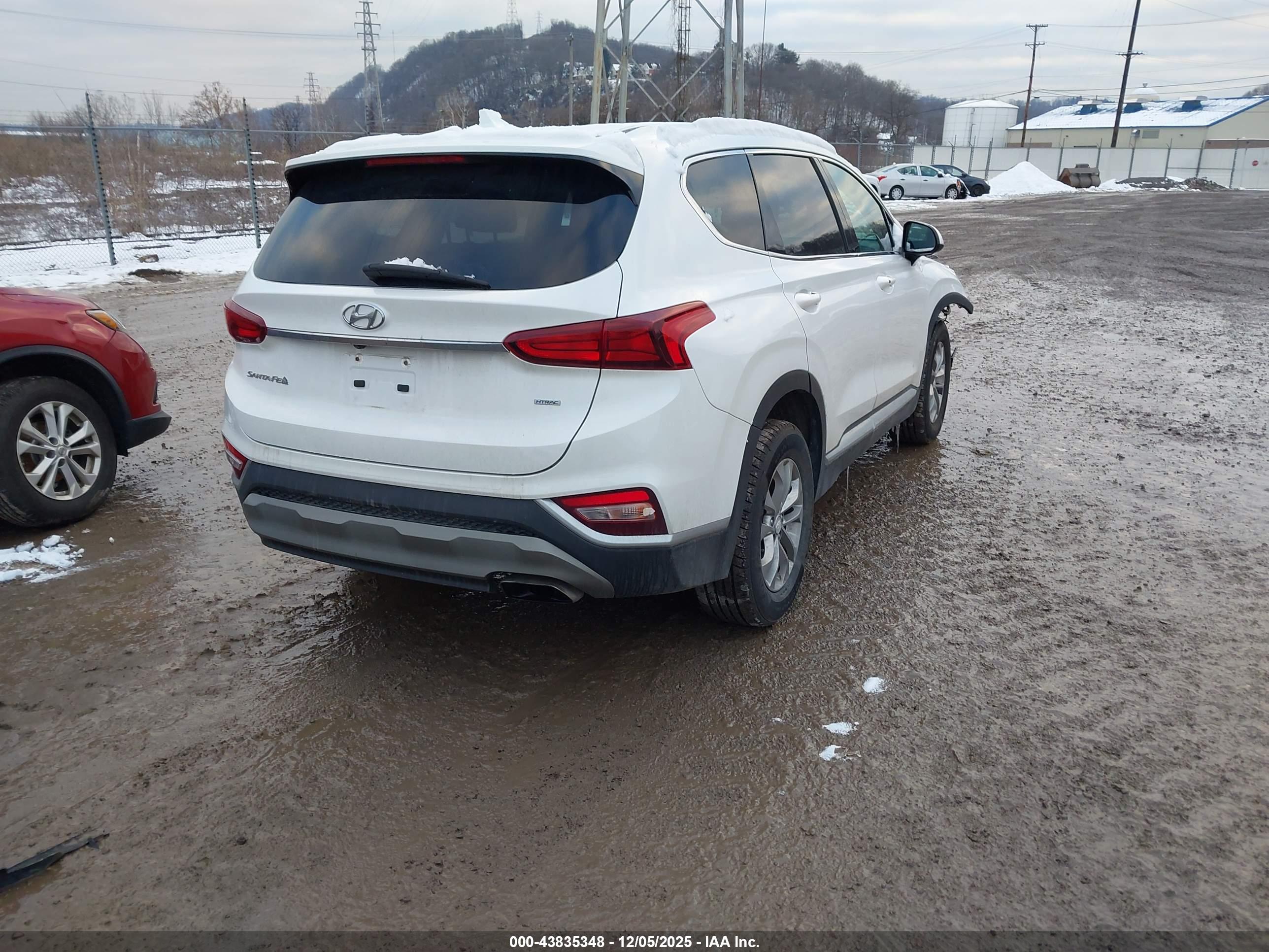 HYUNDAI SANTA image 4