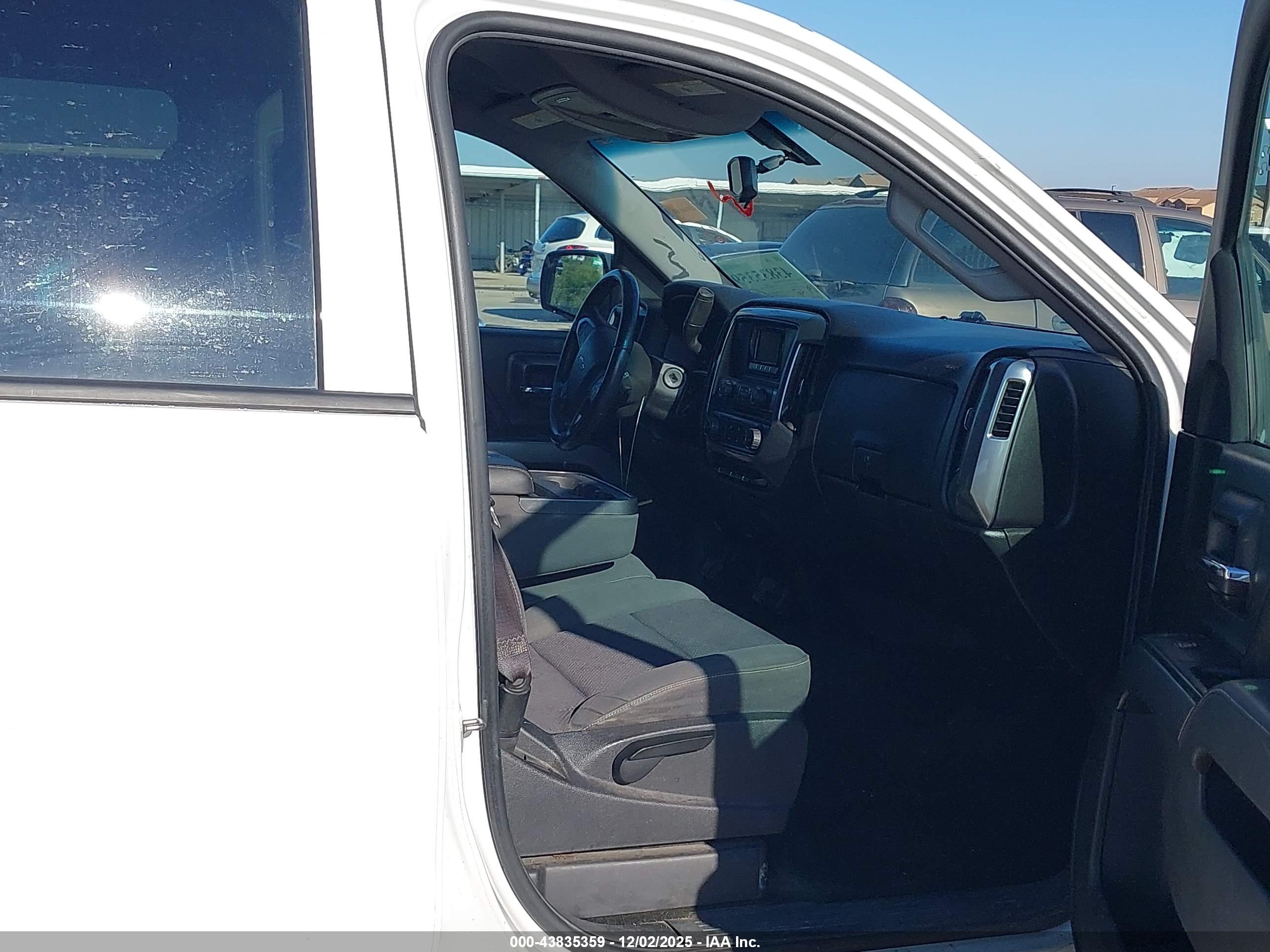 CHEVROLET SILVERADO image 5