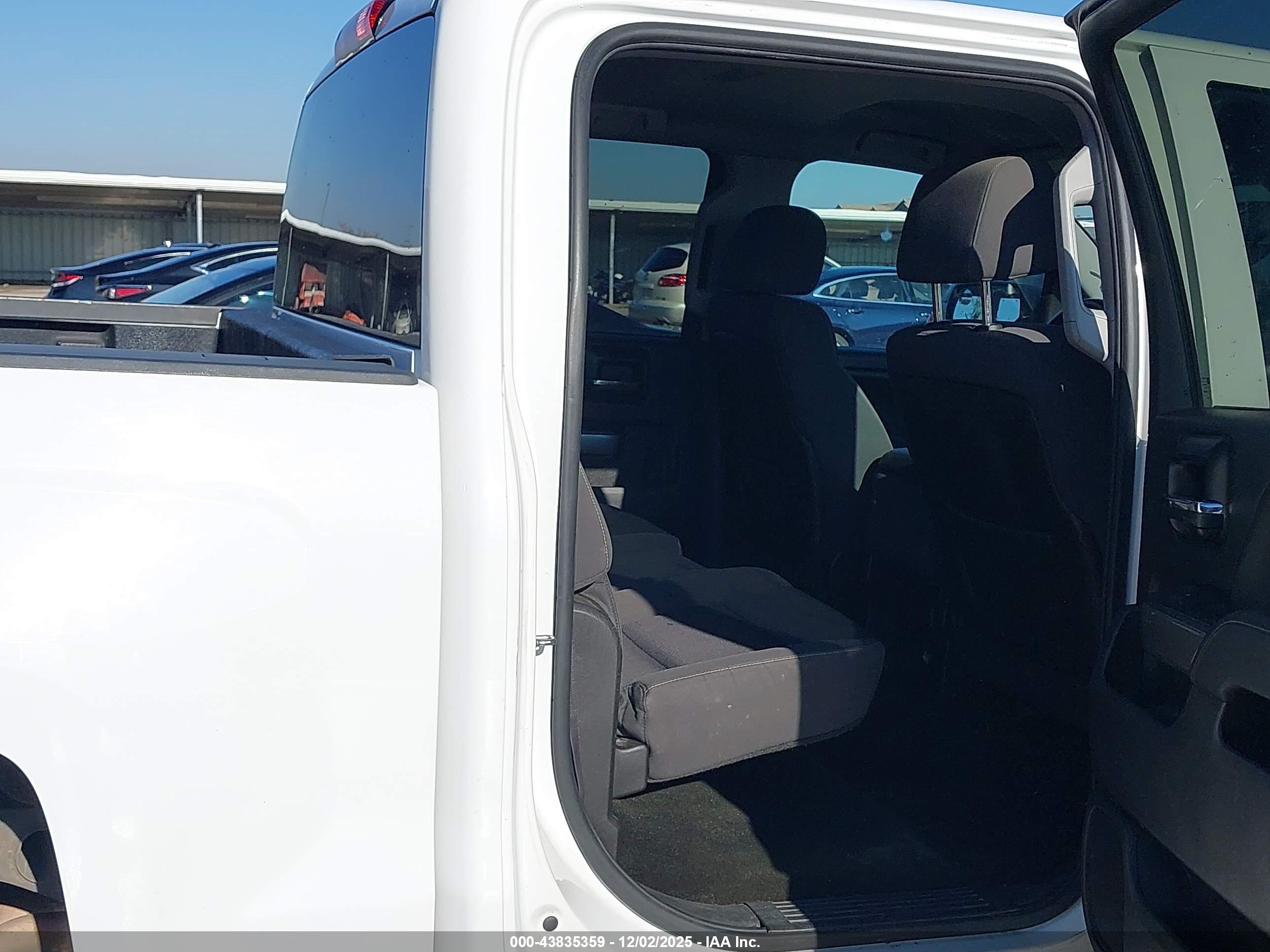 CHEVROLET SILVERADO image 8
