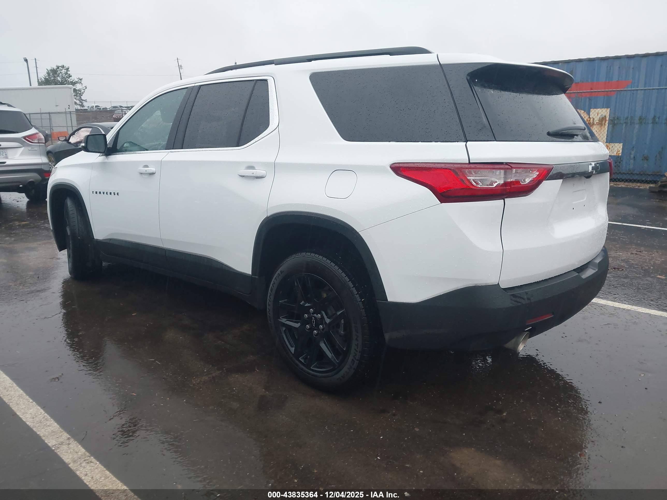CHEVROLET TRAVERSE image 3