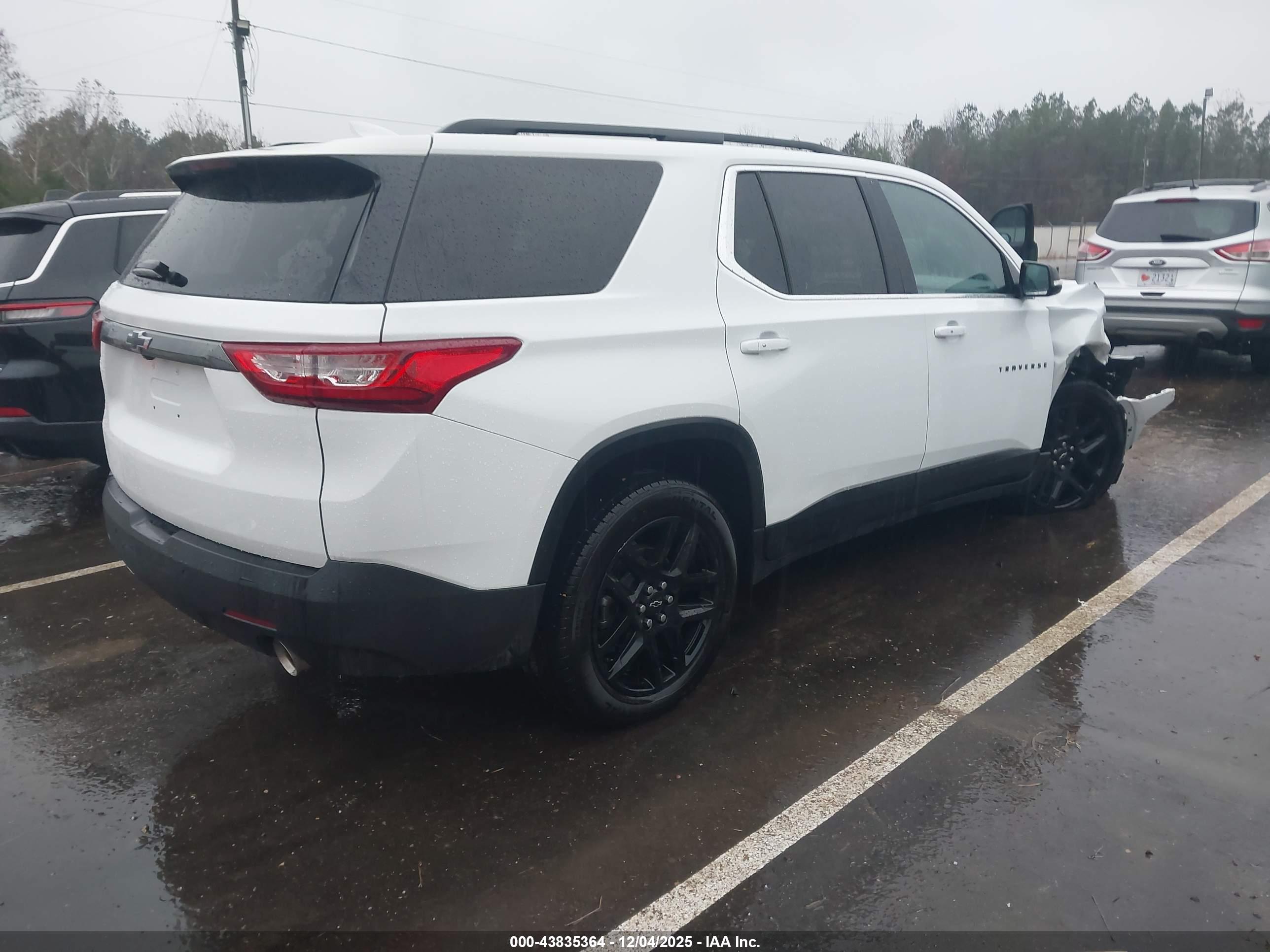 CHEVROLET TRAVERSE image 4