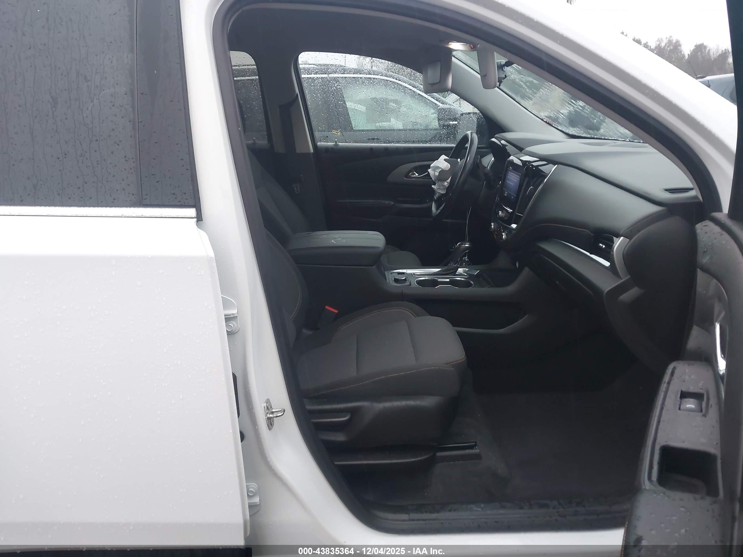 CHEVROLET TRAVERSE image 5