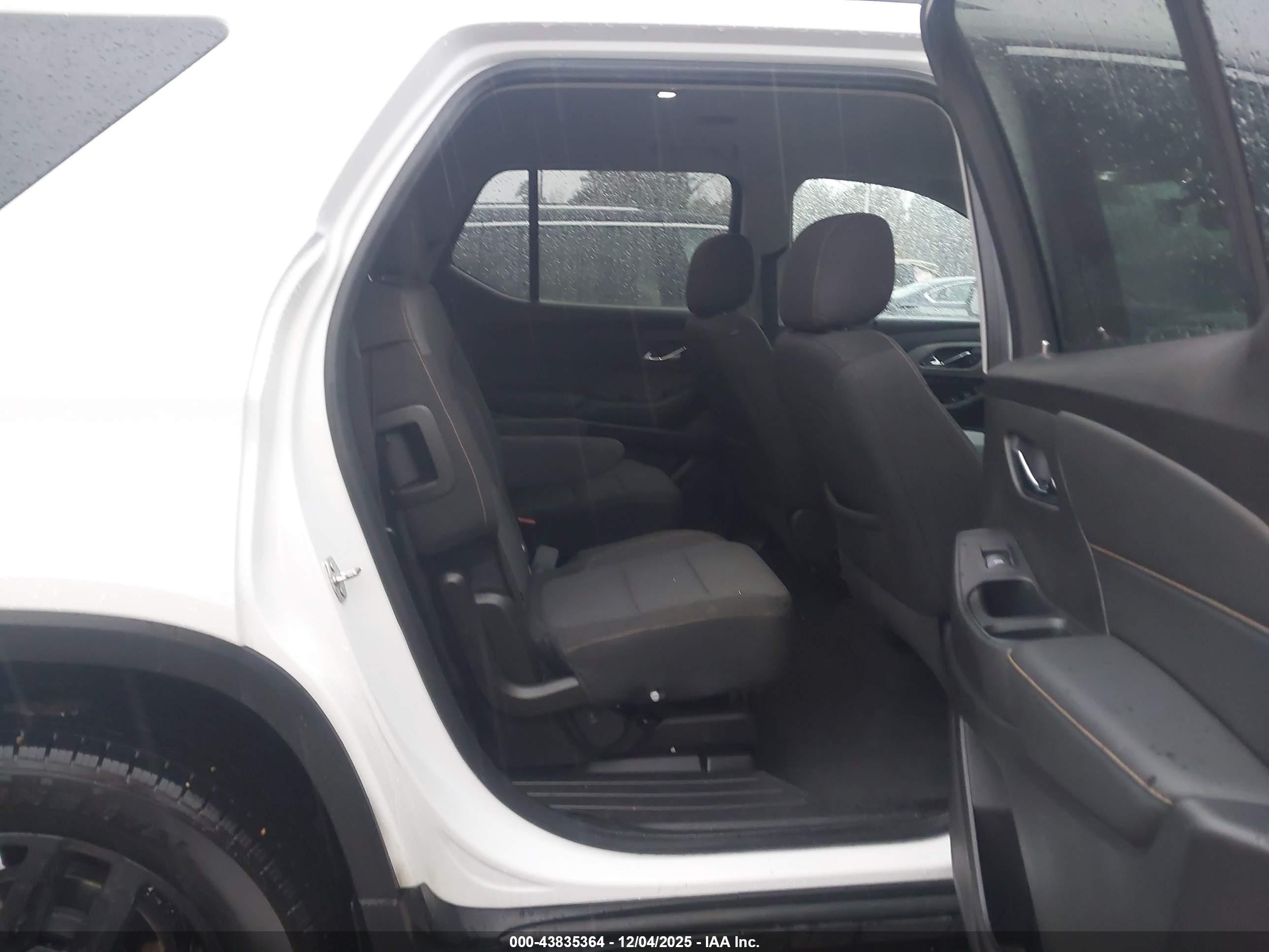 CHEVROLET TRAVERSE image 8
