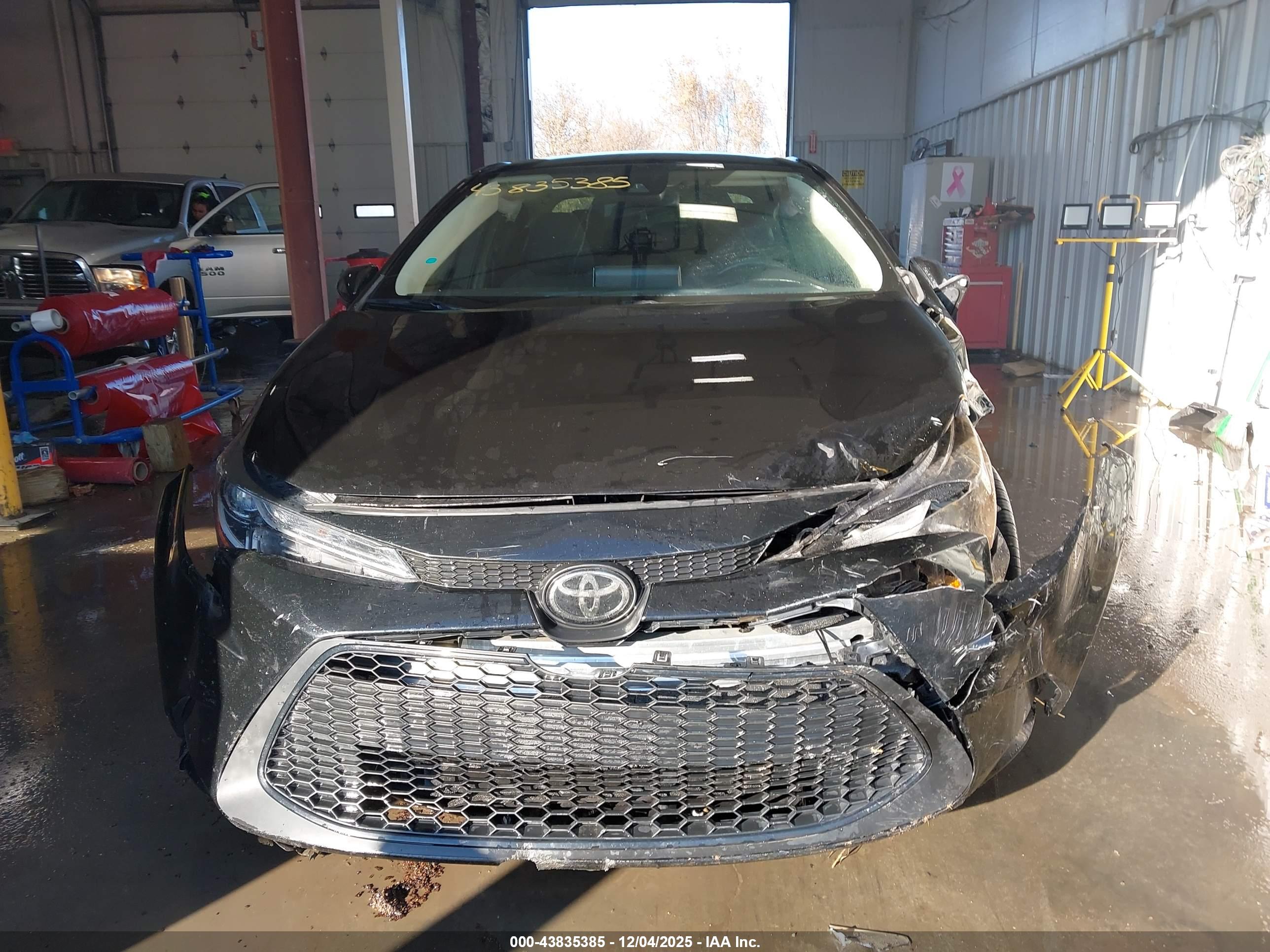 TOYOTA COROLLA image 6