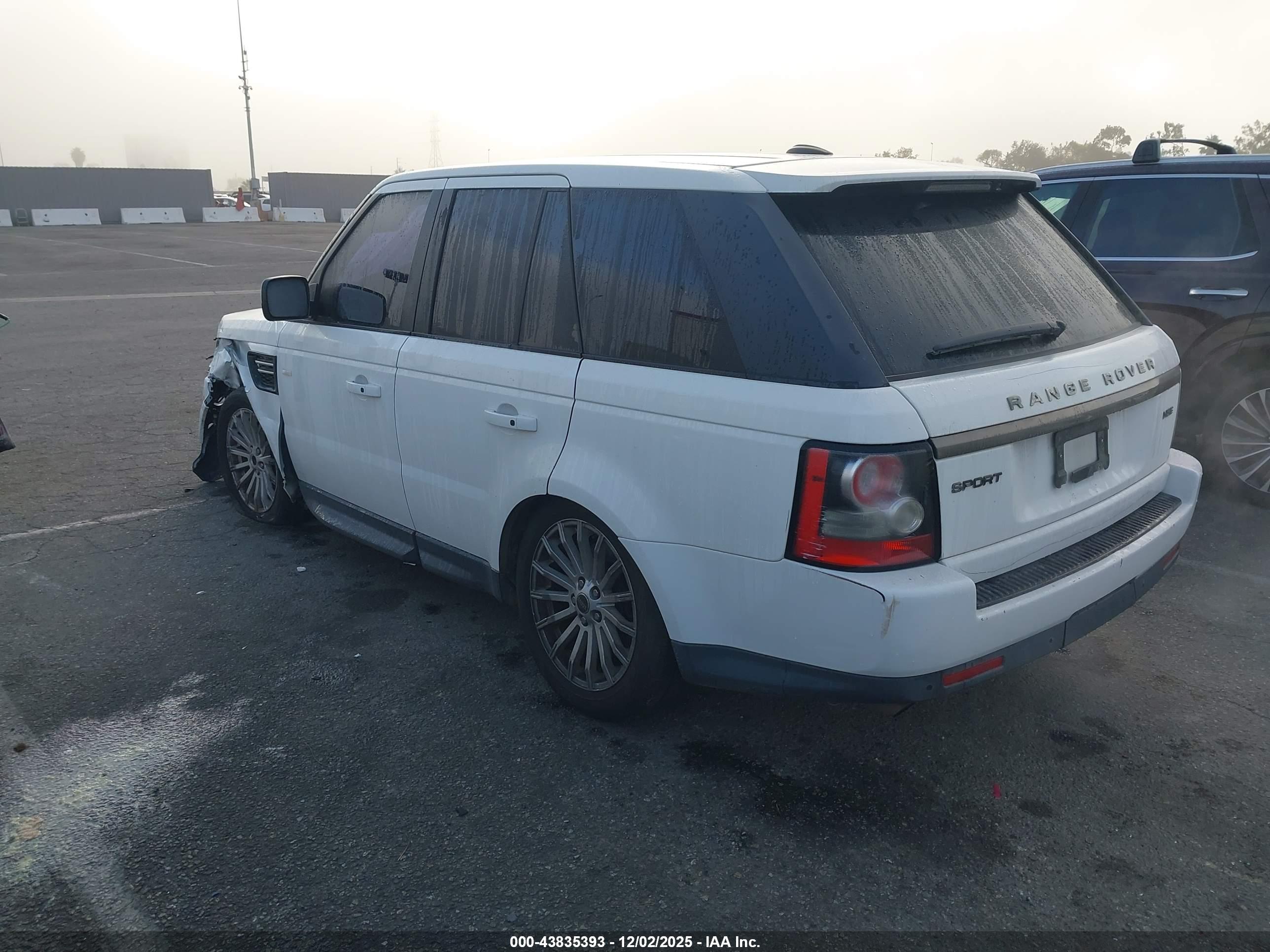 LAND ROVER image 3
