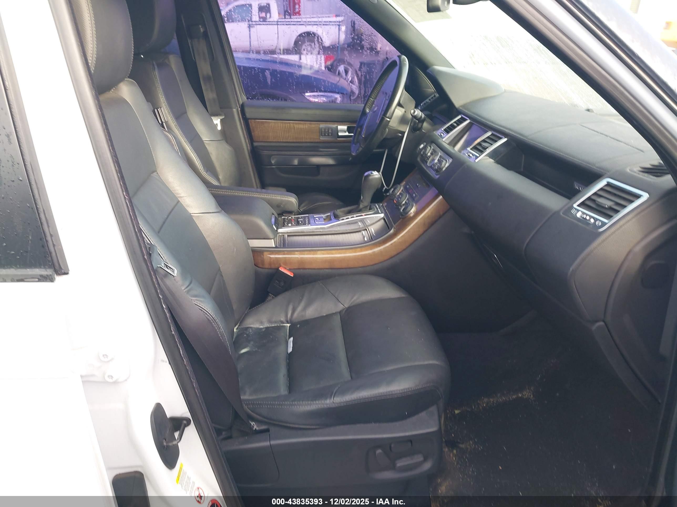 LAND ROVER image 5