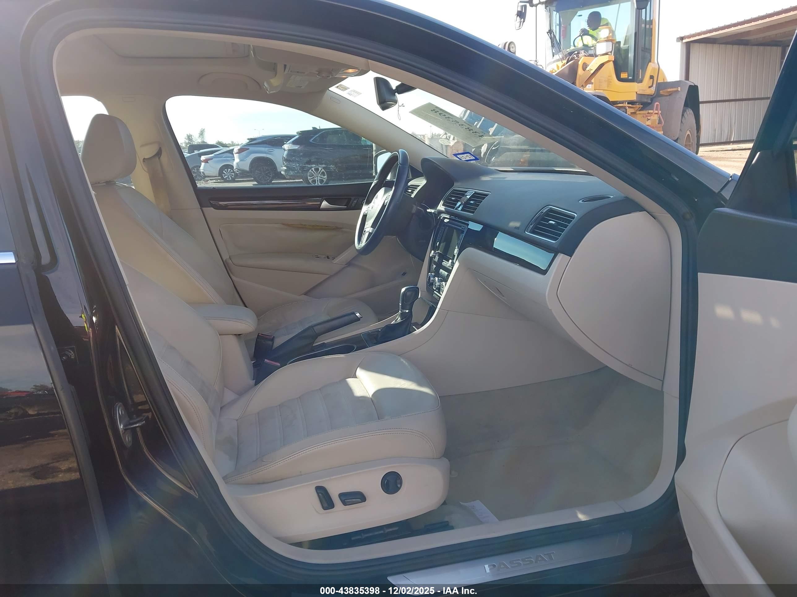 VOLKSWAGEN PASSAT image 5