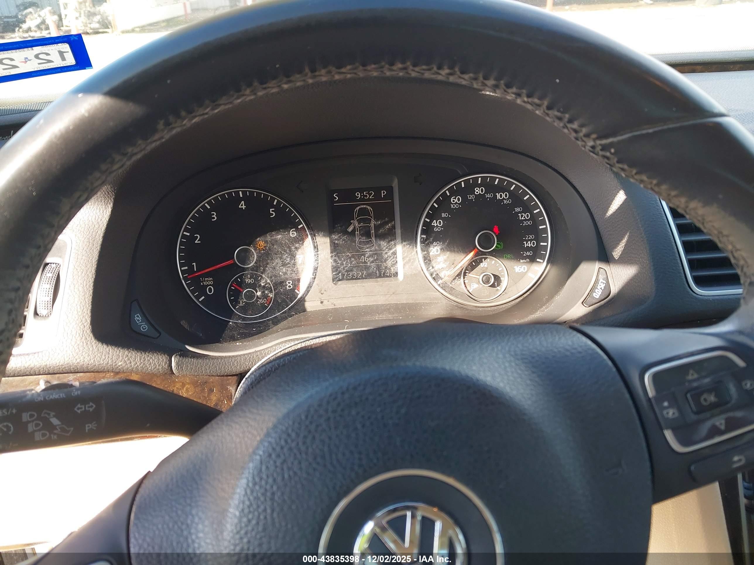VOLKSWAGEN PASSAT image 7
