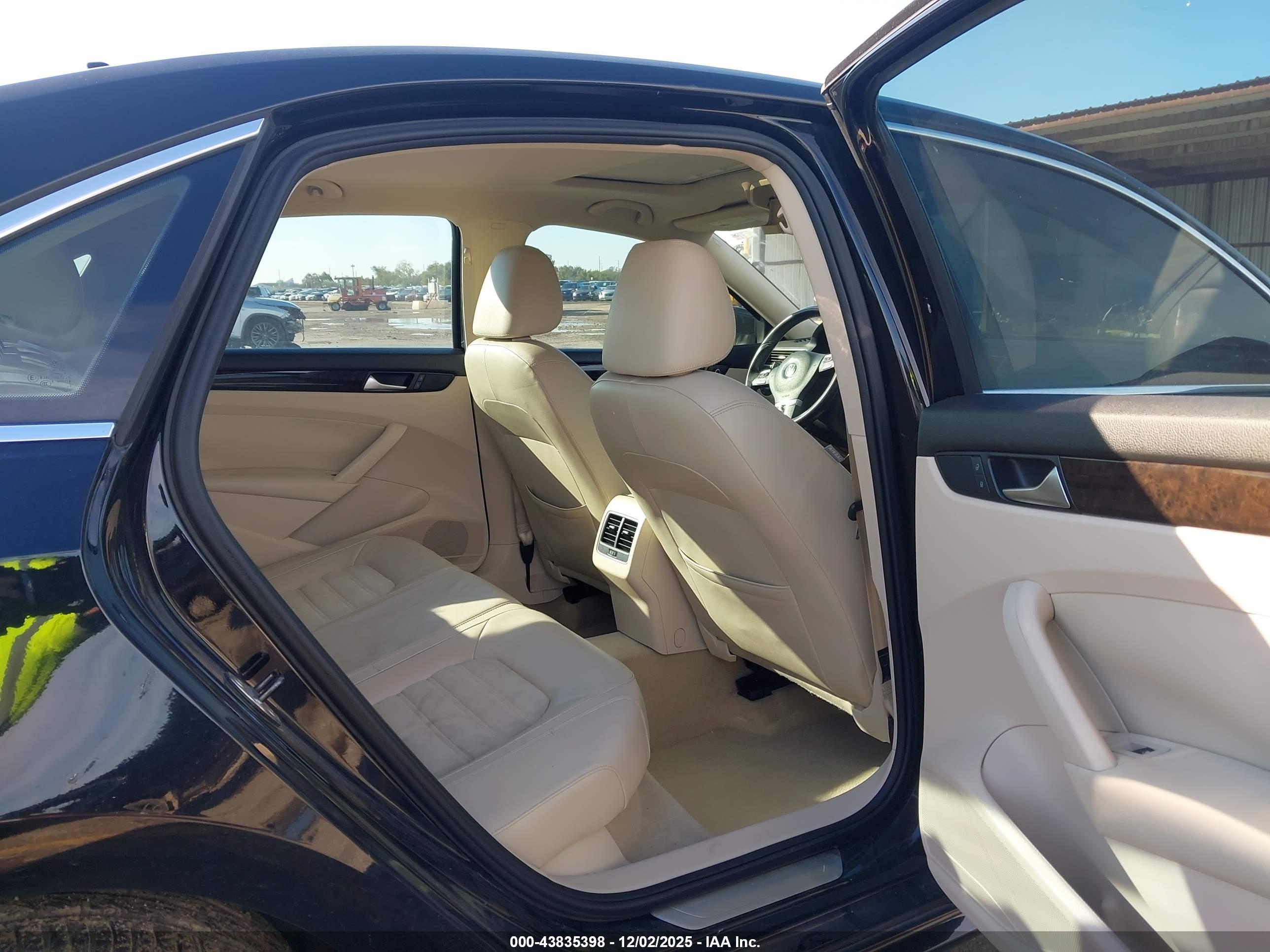 VOLKSWAGEN PASSAT image 8