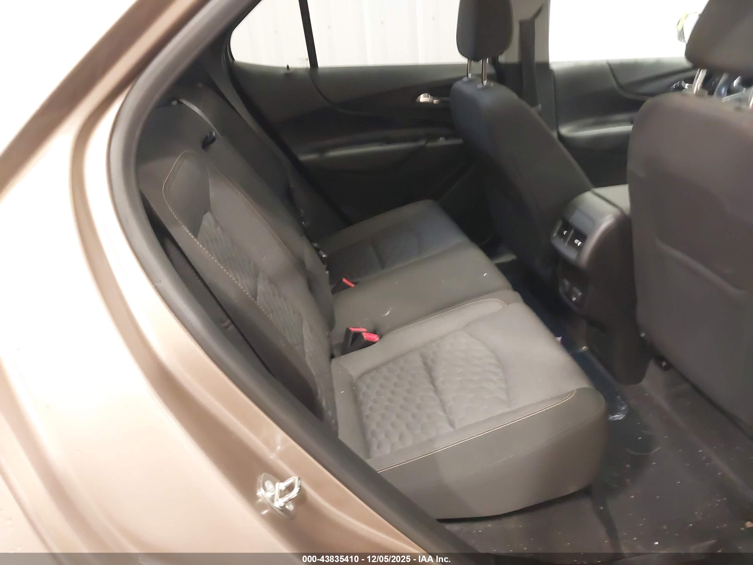 CHEVROLET EQUINOX image 8