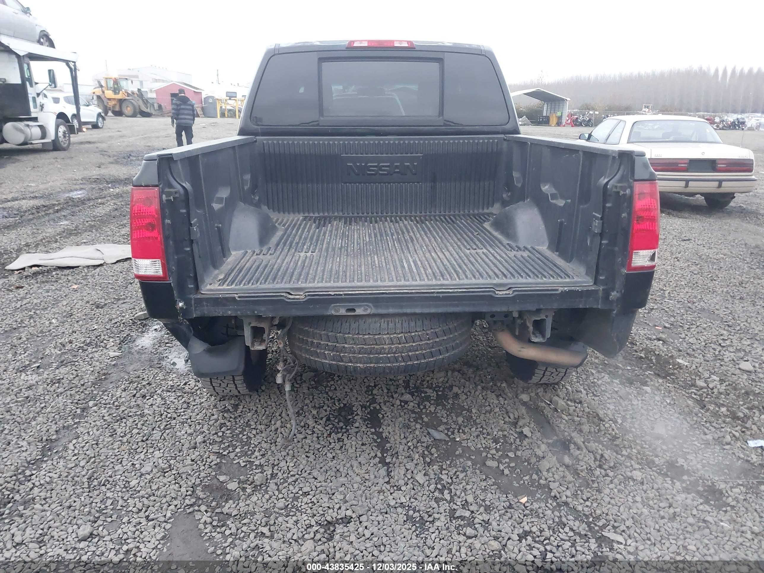 NISSAN TITAN image 6