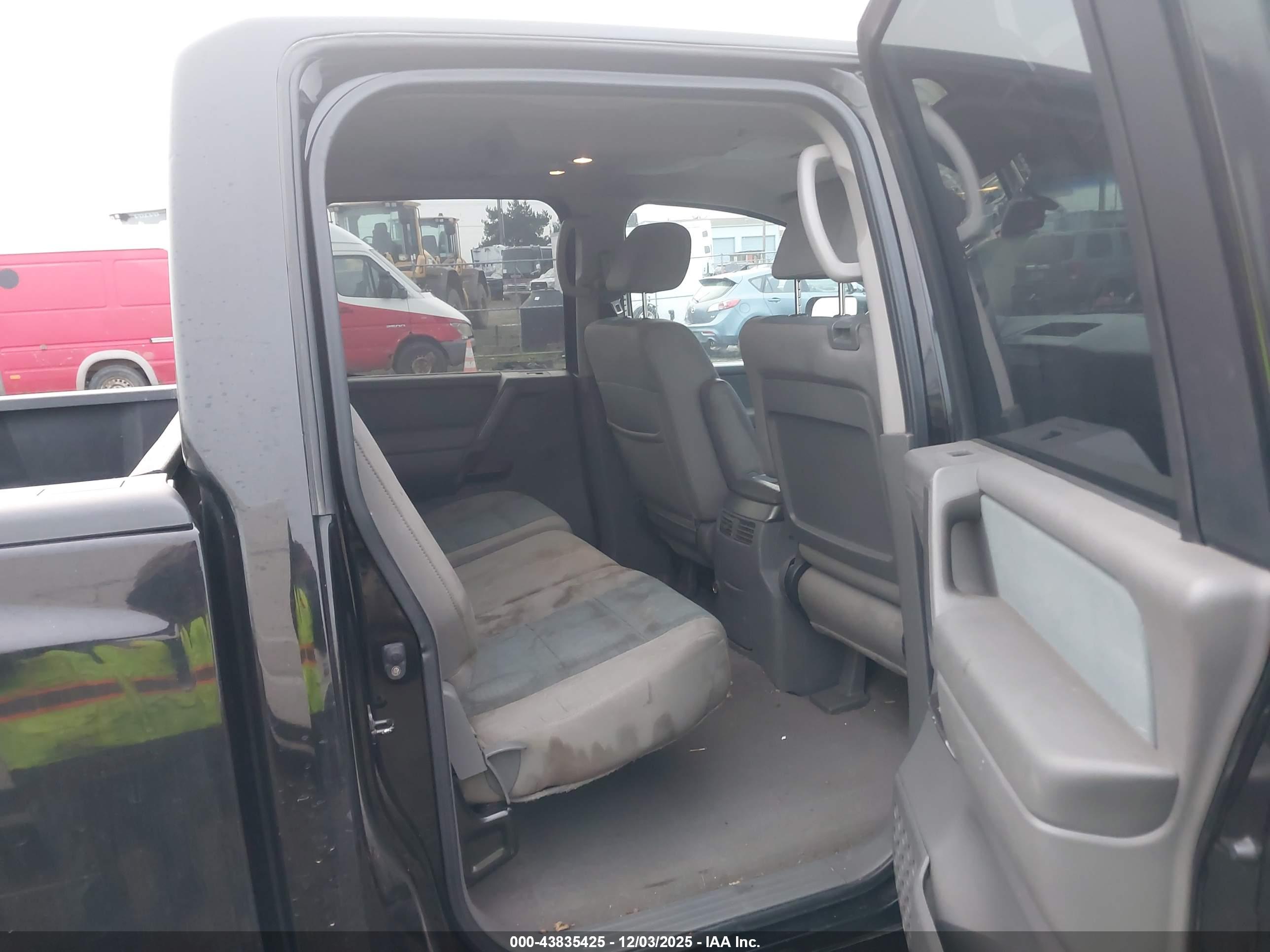 NISSAN TITAN image 8