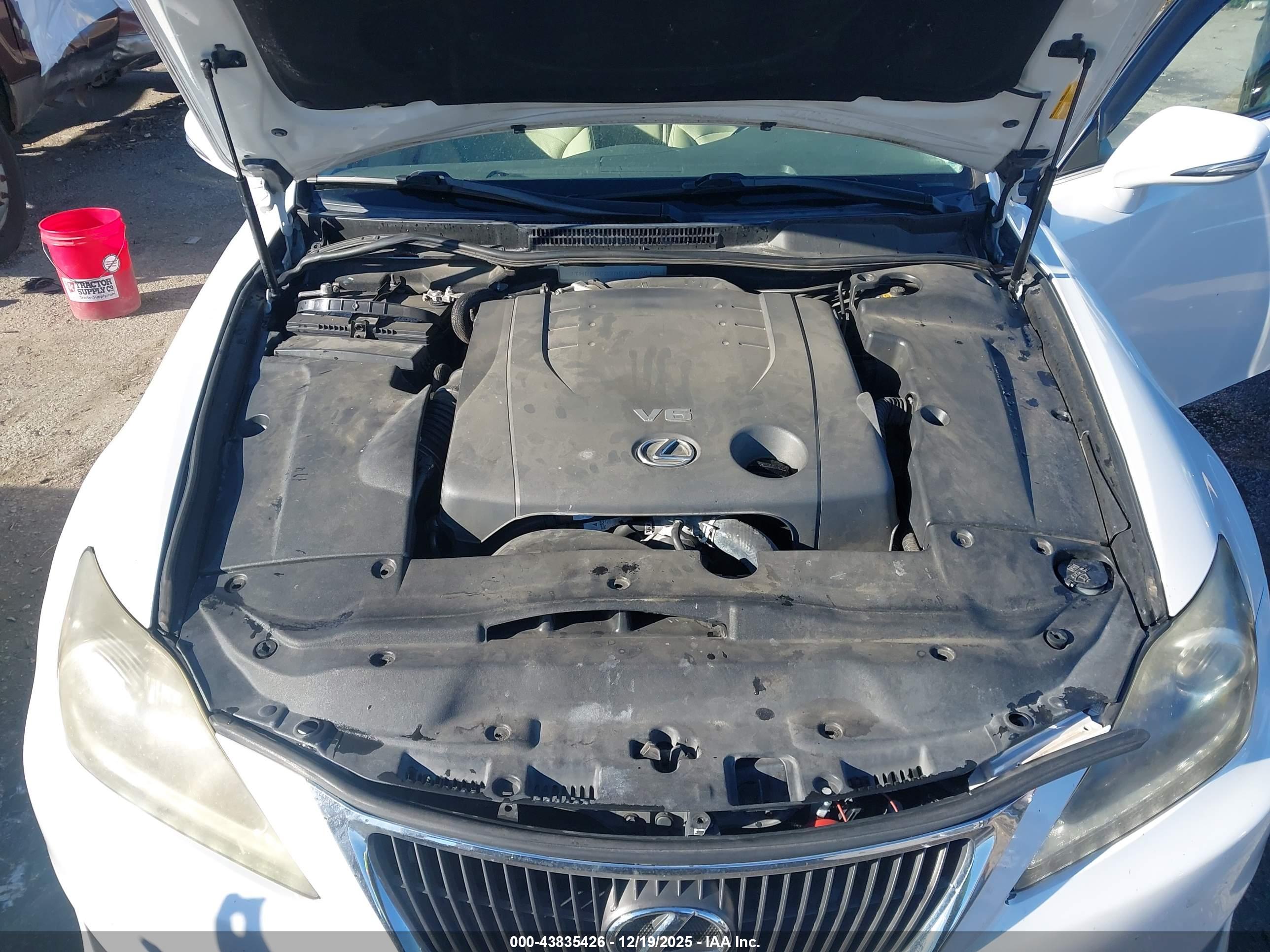 LEXUS IS image 10
