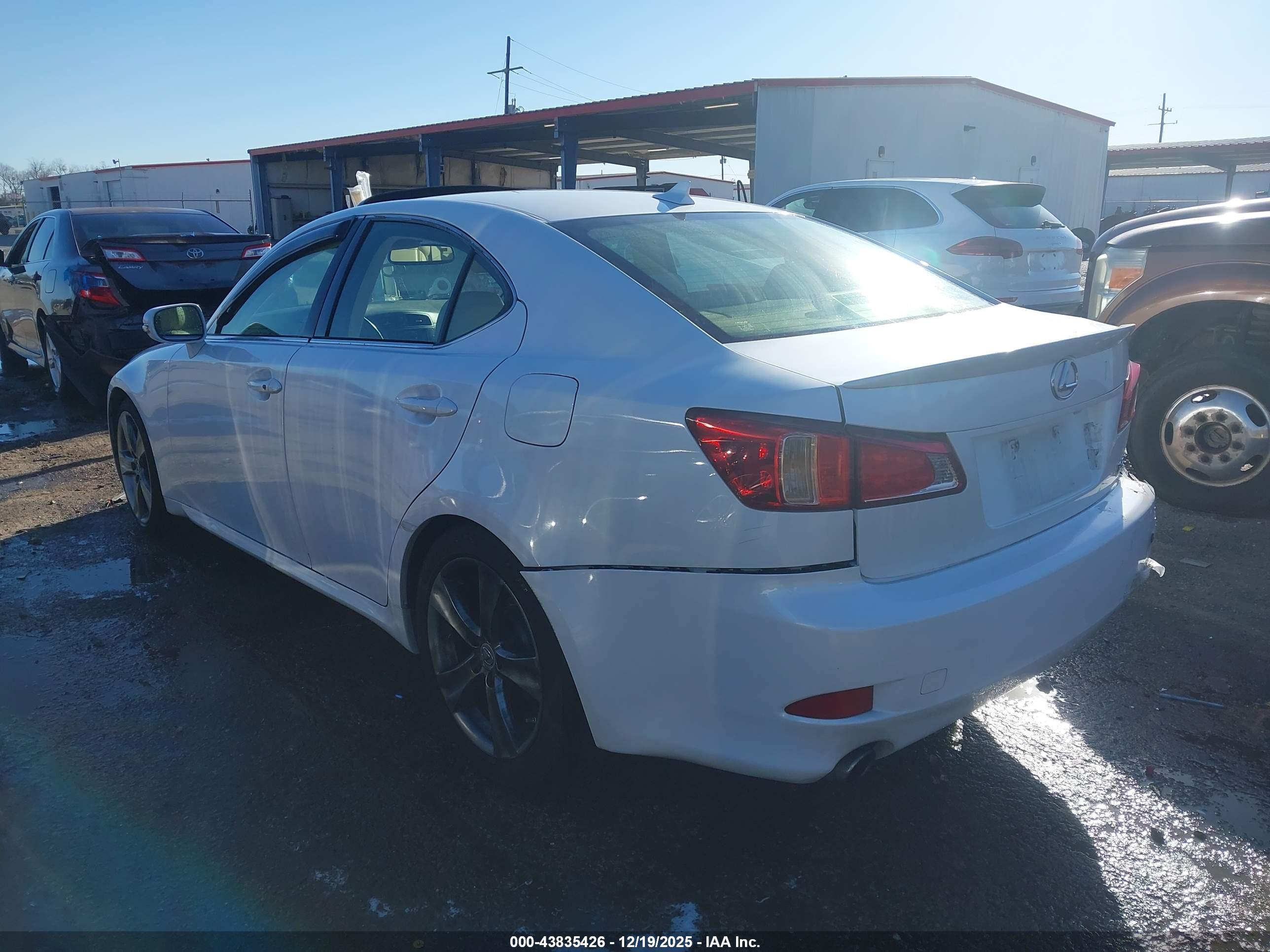 LEXUS IS image 3
