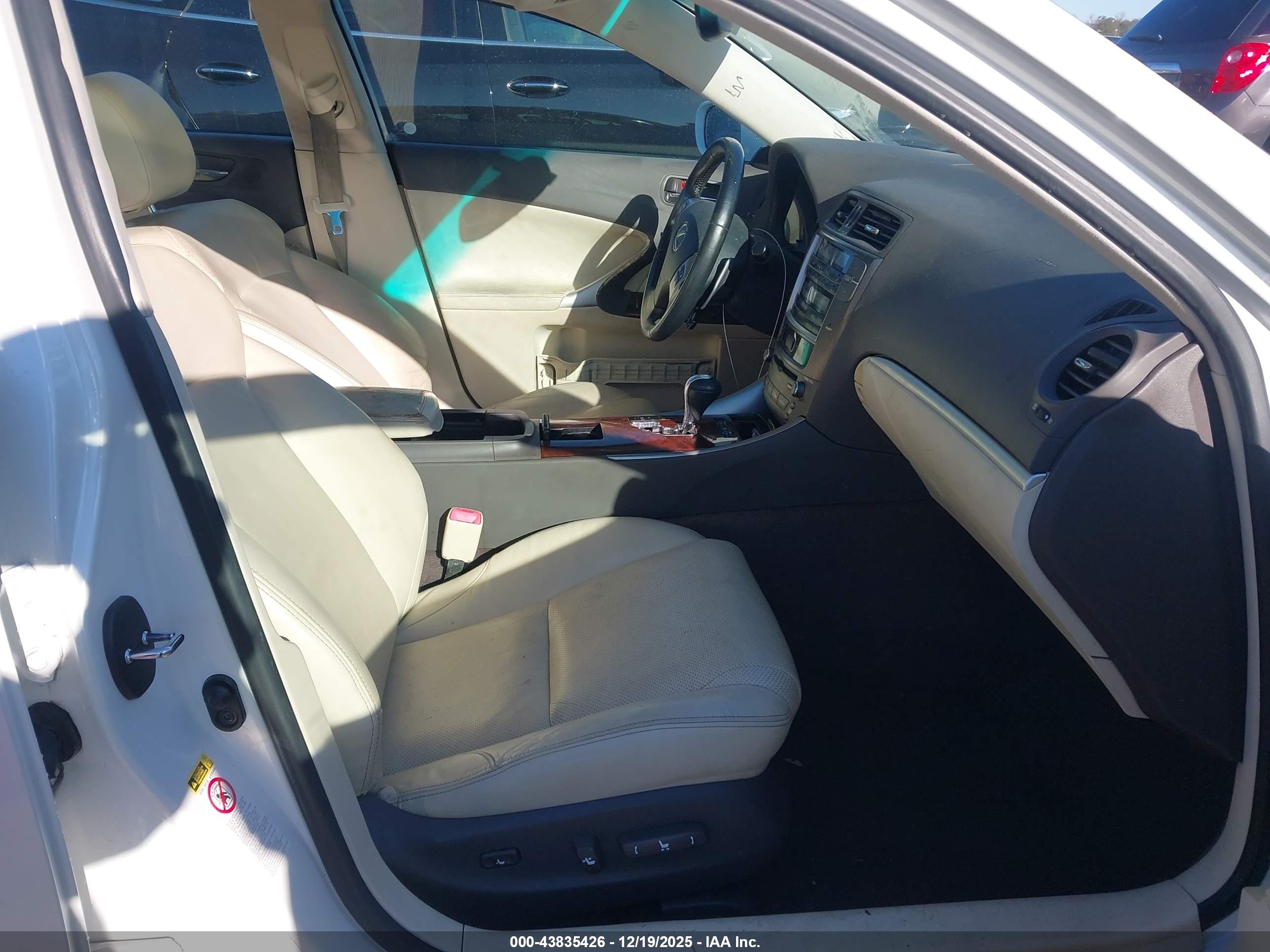 LEXUS IS image 5