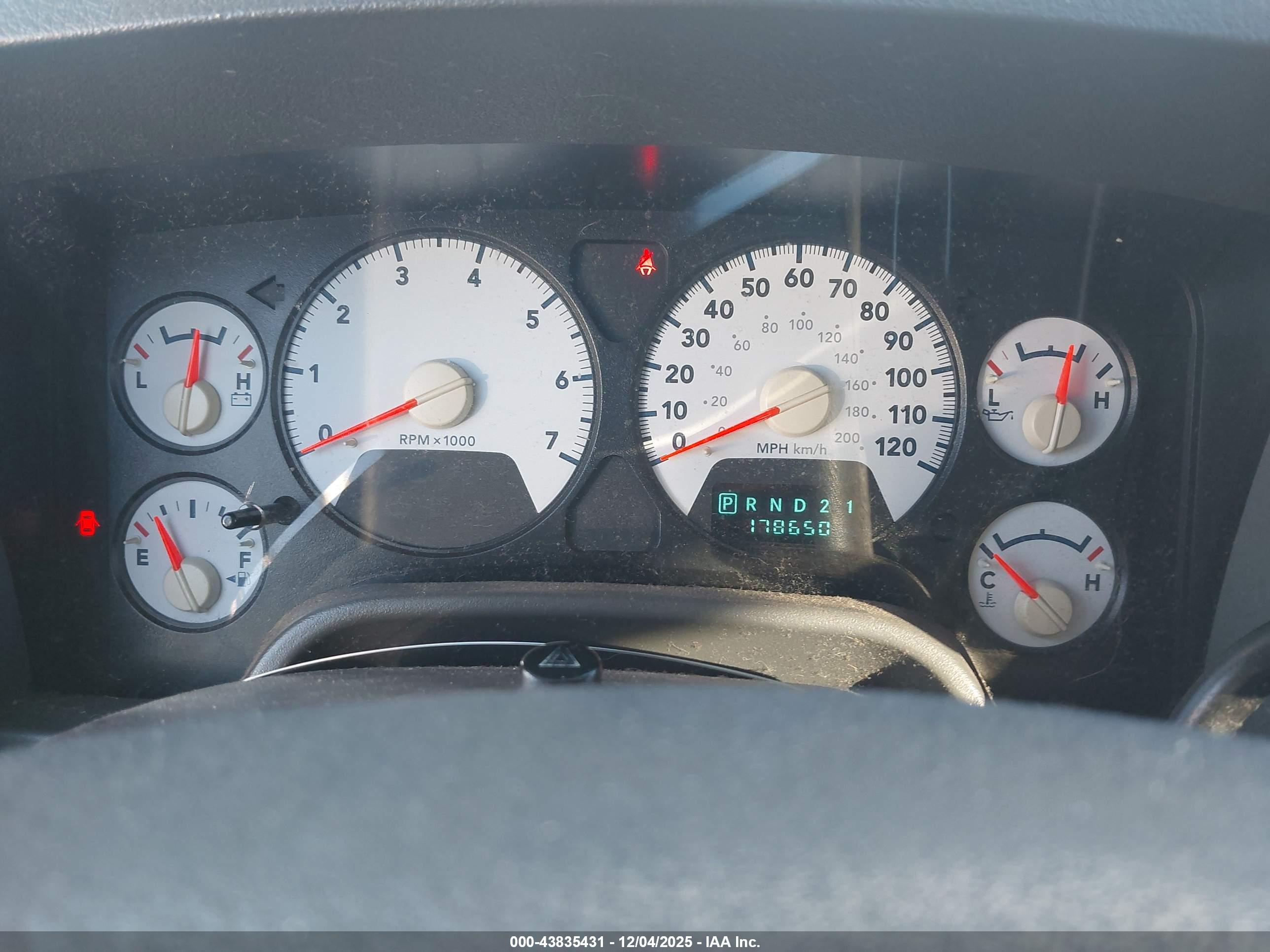 DODGE RAM image 7