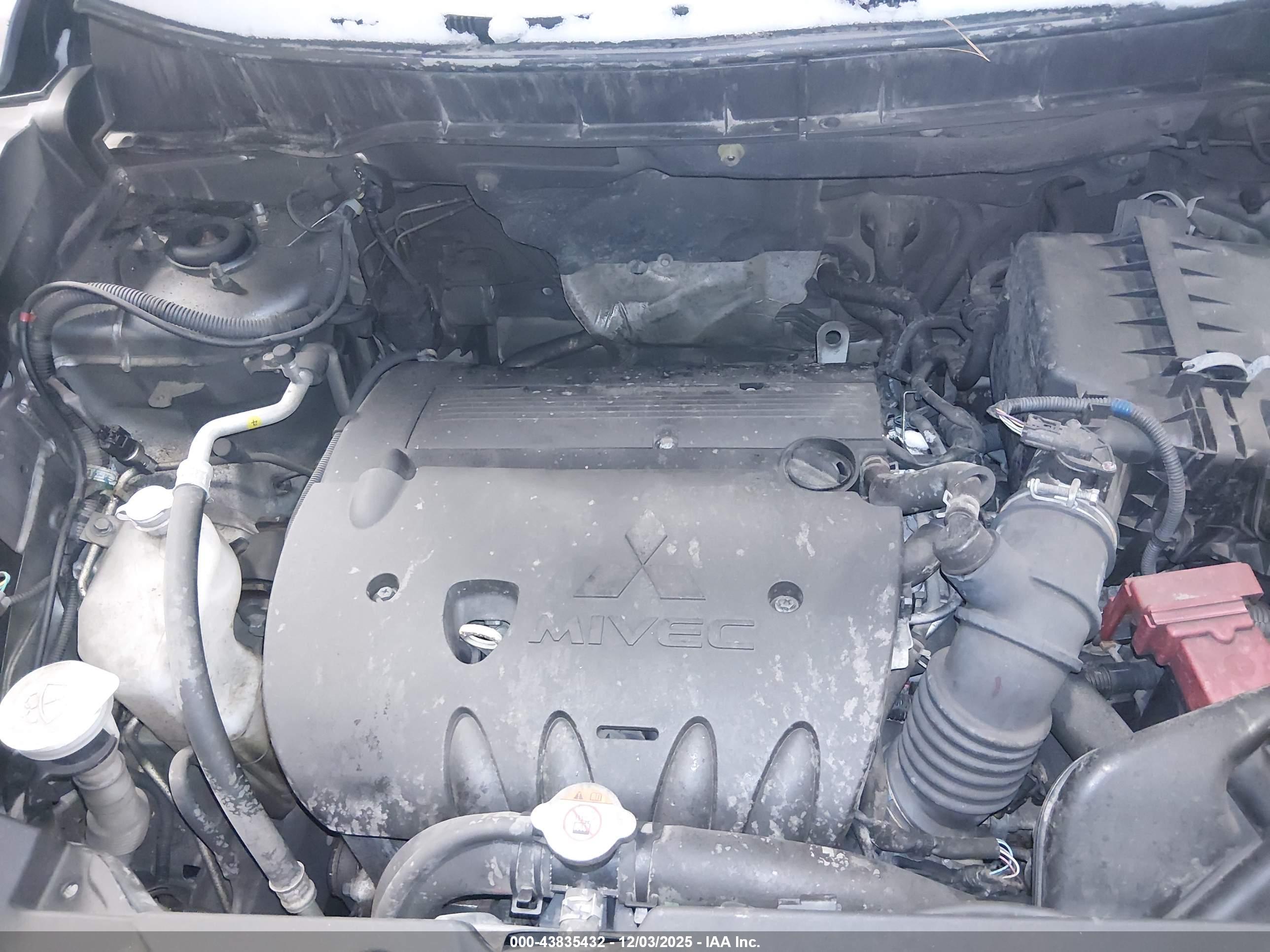 MITSUBISHI OUTLANDER image 10