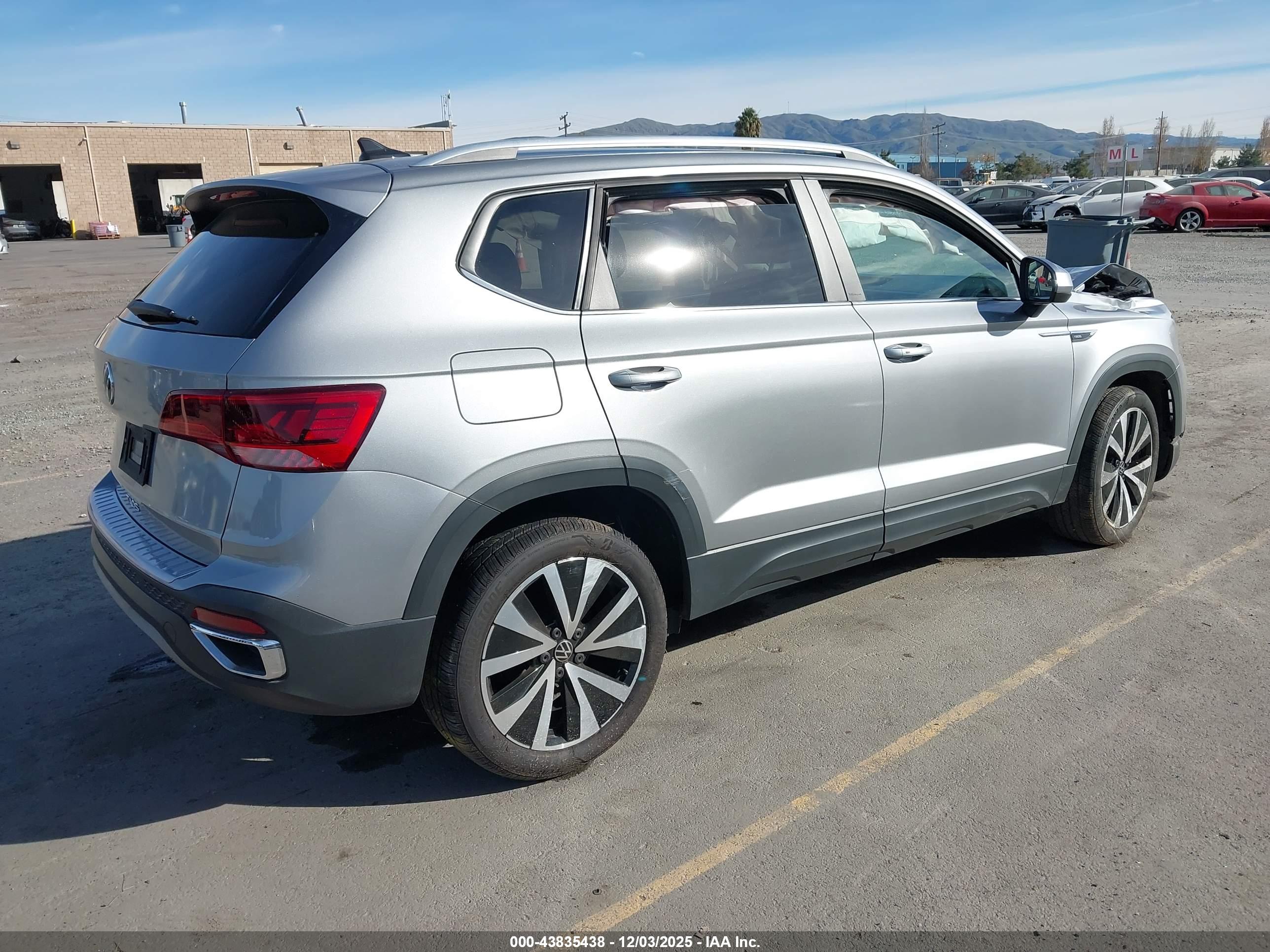 VOLKSWAGEN TAOS image 4