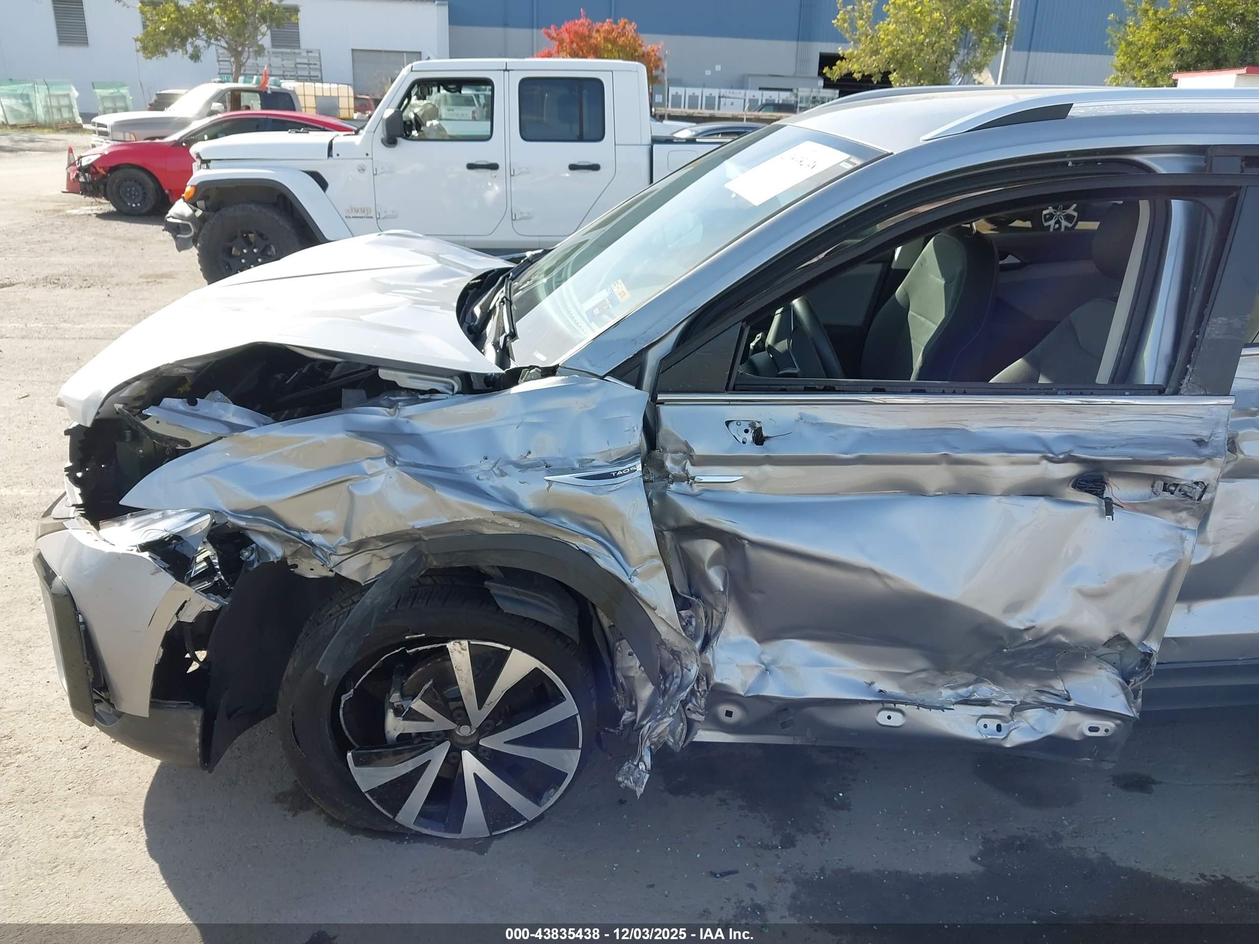 VOLKSWAGEN TAOS image 6