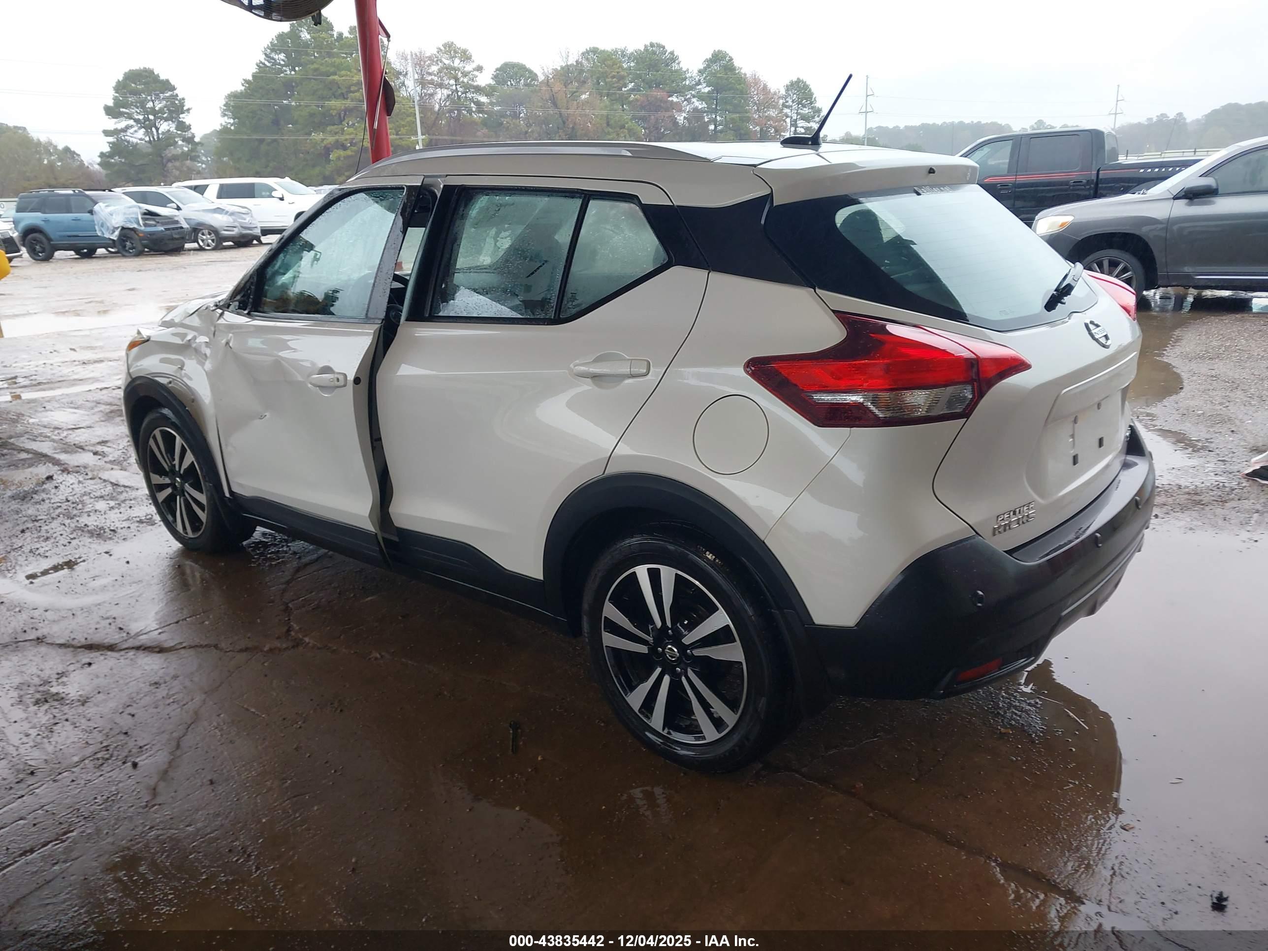 NISSAN KICKS image 3