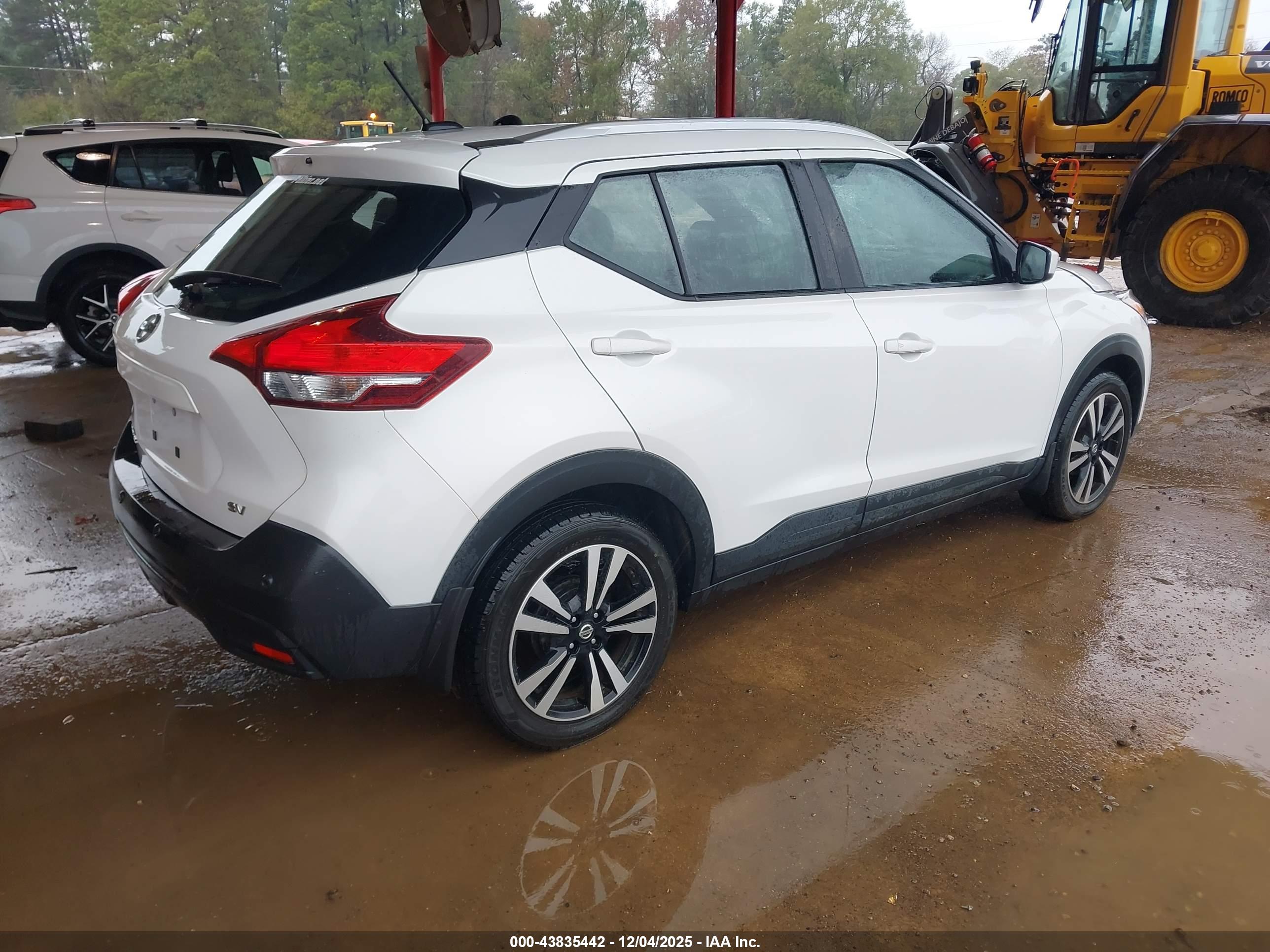 NISSAN KICKS image 4