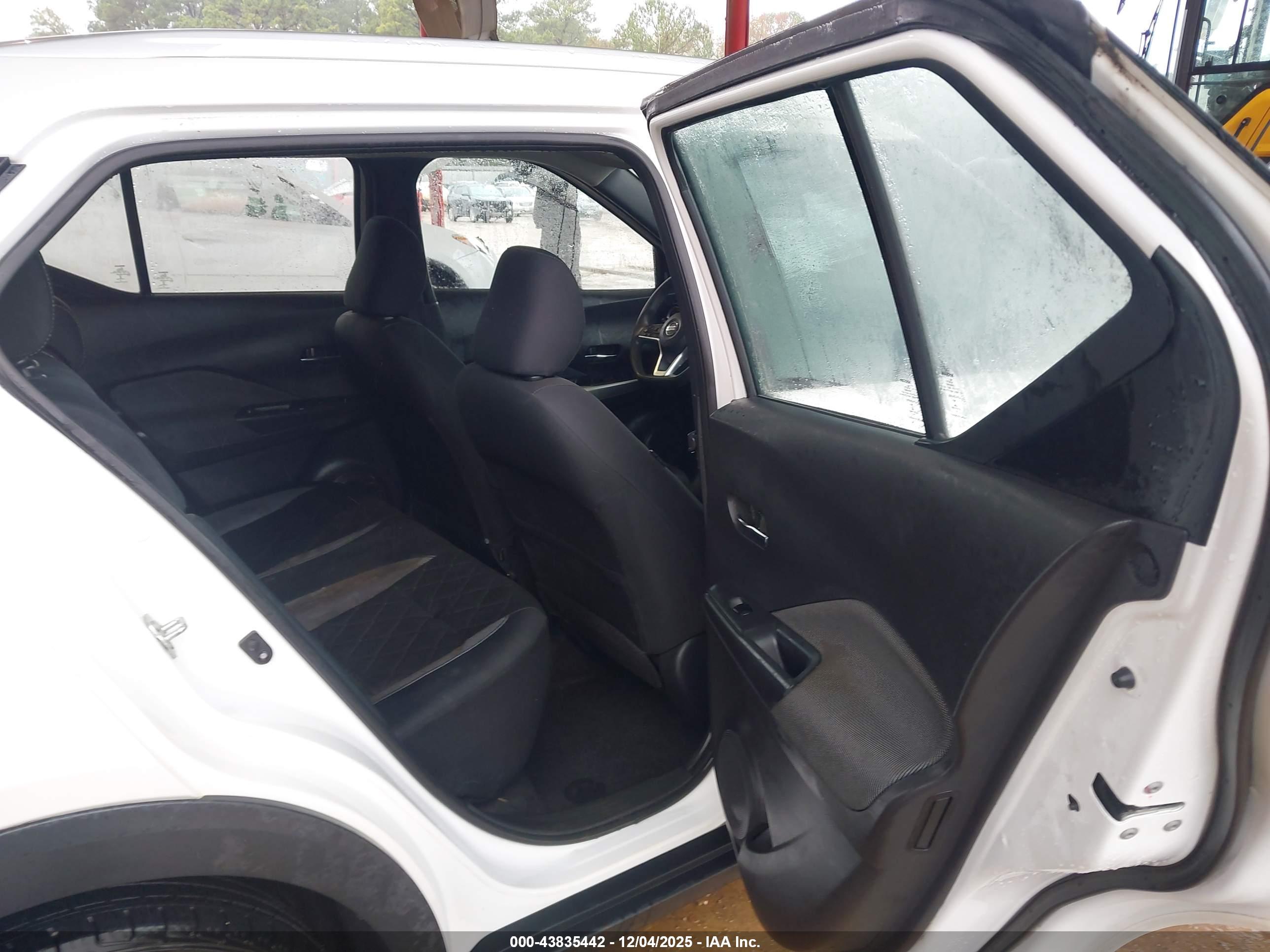 NISSAN KICKS image 8