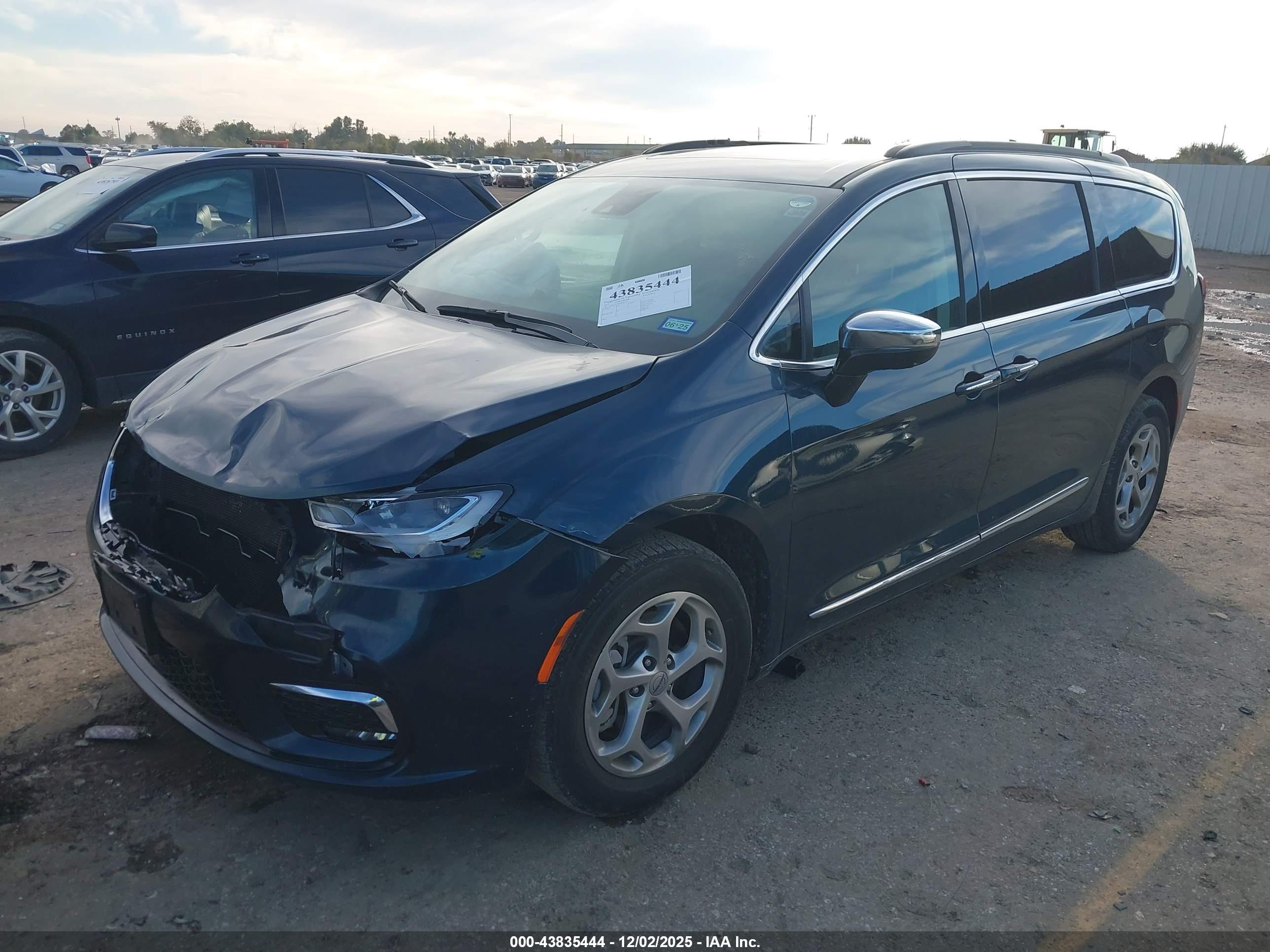 CHRYSLER PACIFICA image 2